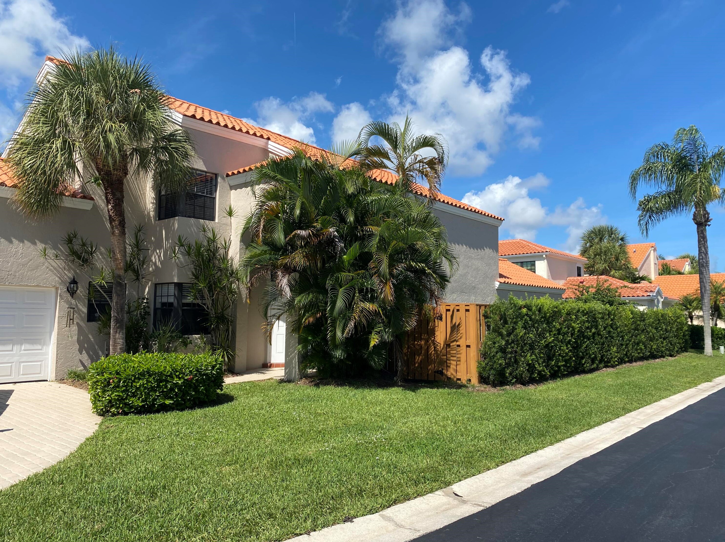 2579 La Lique Cir, West Palm Beach, FL 33410-1416