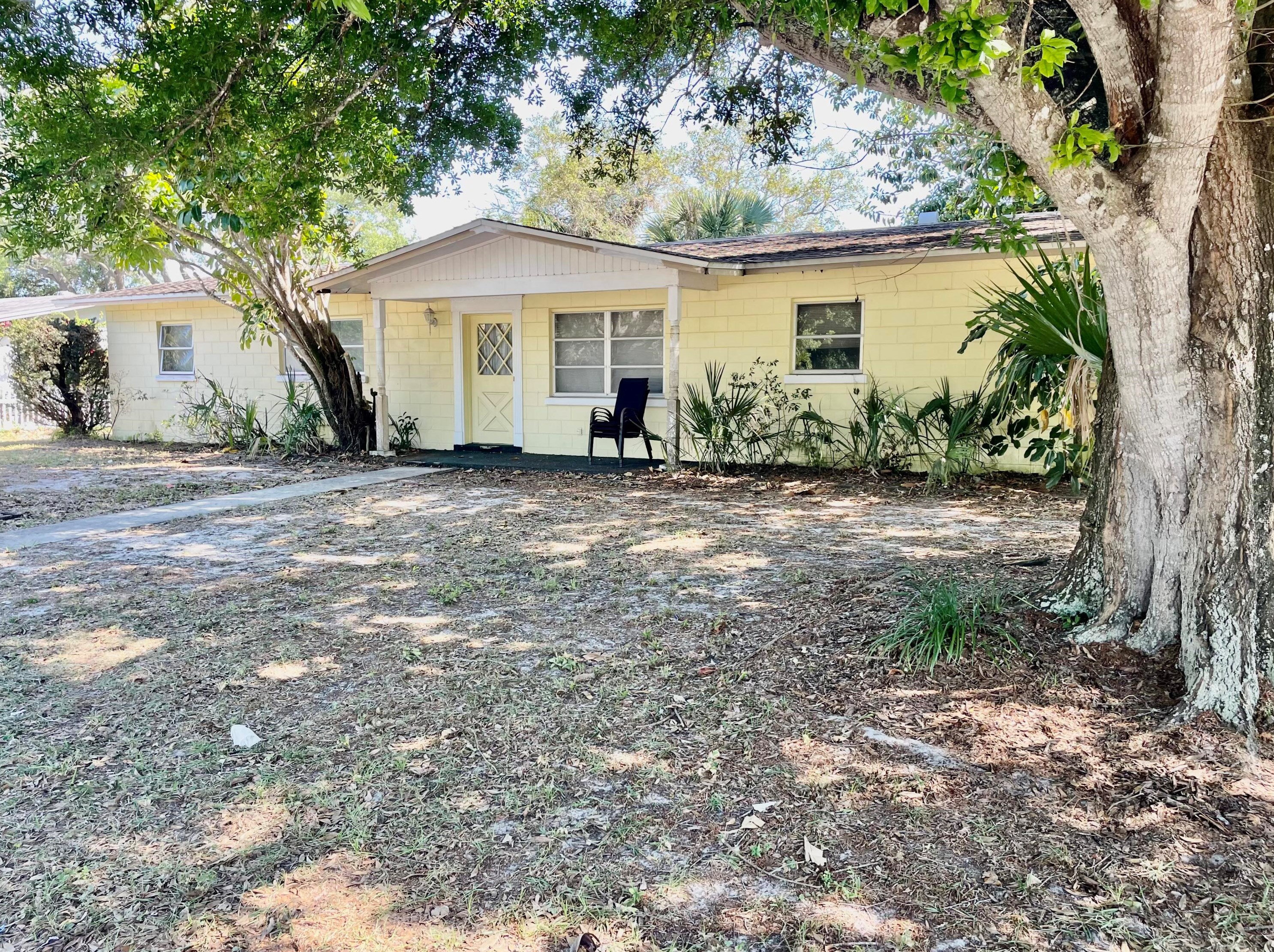 1029 Jamaica Ave, Fort Pierce, FL 34982-4327