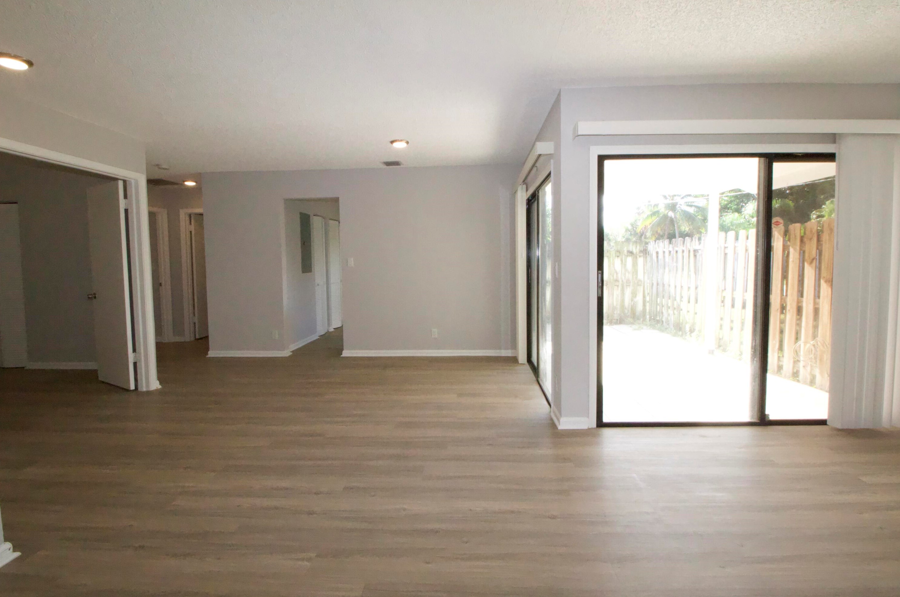 9222 Roan Ln, West Palm Beach, FL 33403