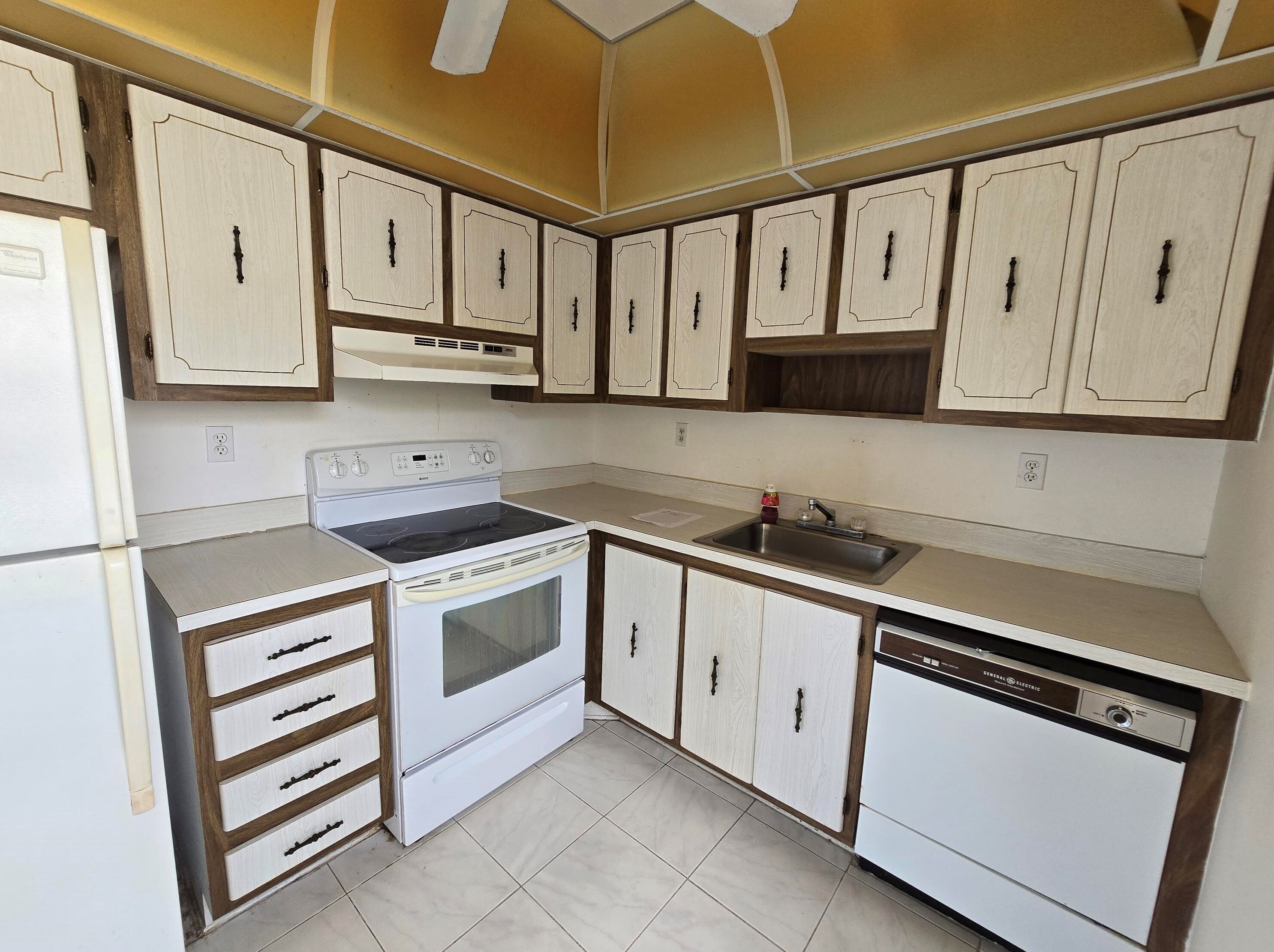 318 Burgundy G, Delray Beach, FL 33484-4937