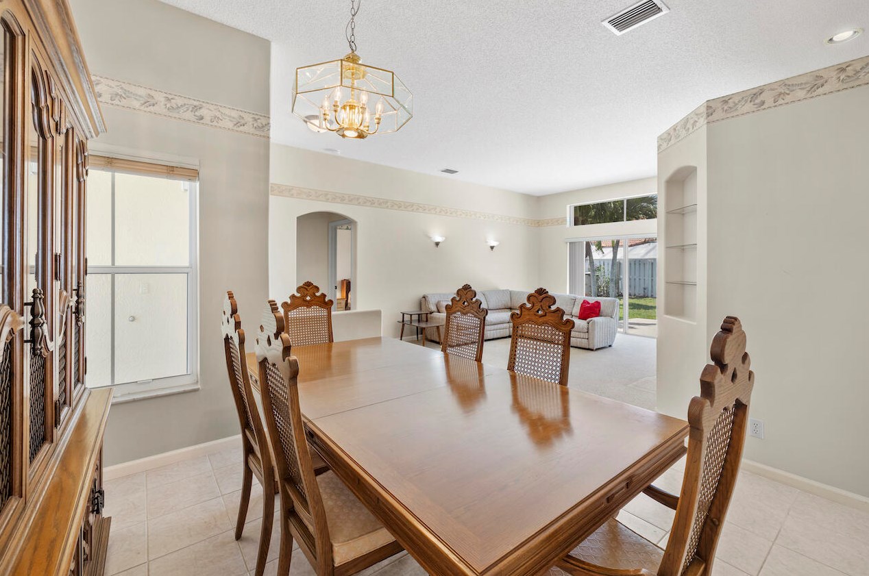 5989 Las Colinas Cir, Lake Worth FL  33463-6558 exterior