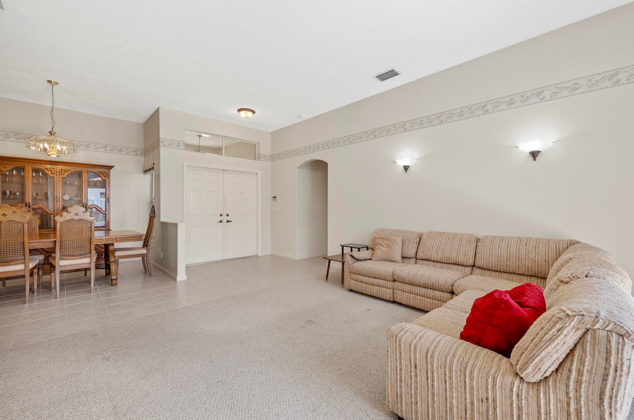 5989 Las Colinas Cir, Lake Worth FL  33463-6558 exterior