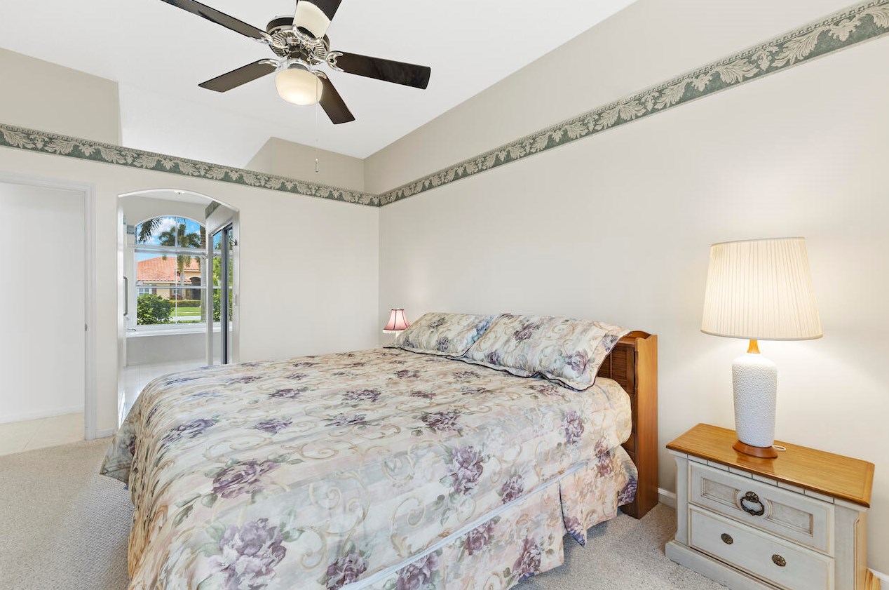 5989 Las Colinas Cir, Lake Worth FL  33463-6558 exterior