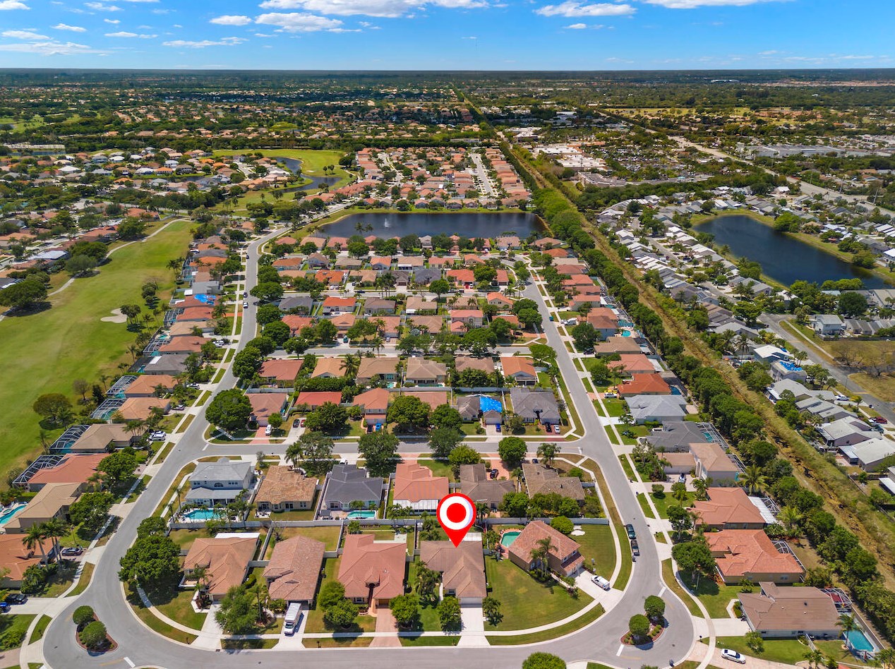 5989 Las Colinas Cir, Lake Worth FL  33463-6558 exterior