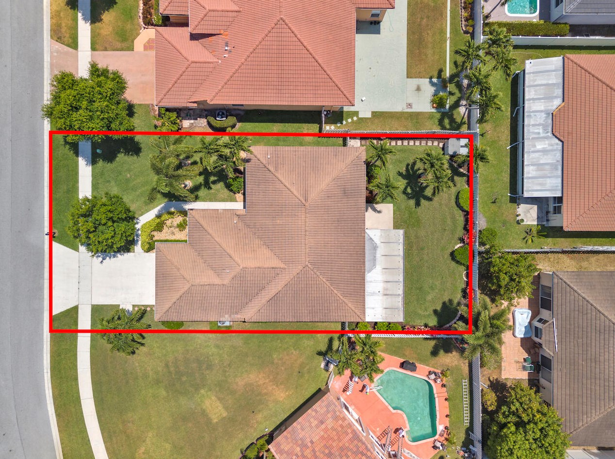 5989 Las Colinas Cir, Lake Worth FL  33463-6558 exterior