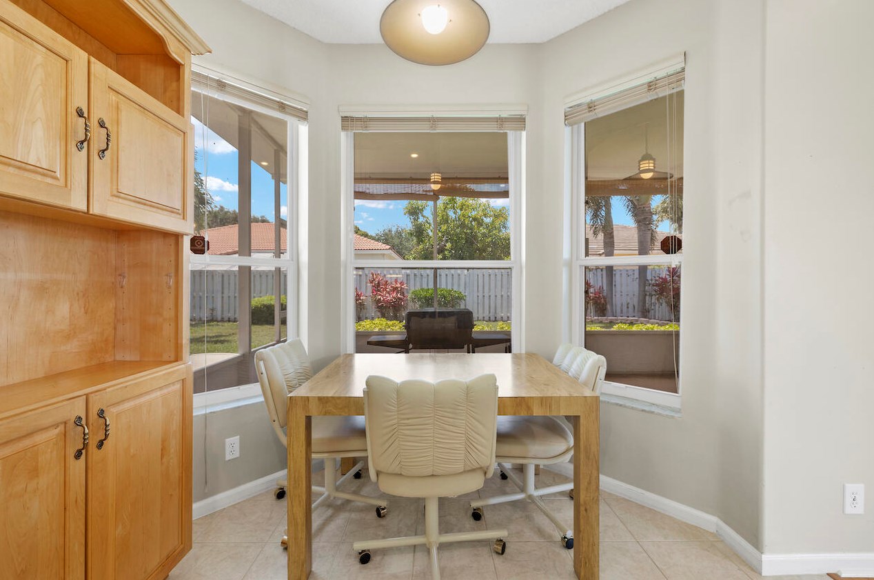 5989 Las Colinas Cir, Lake Worth FL  33463-6558 exterior