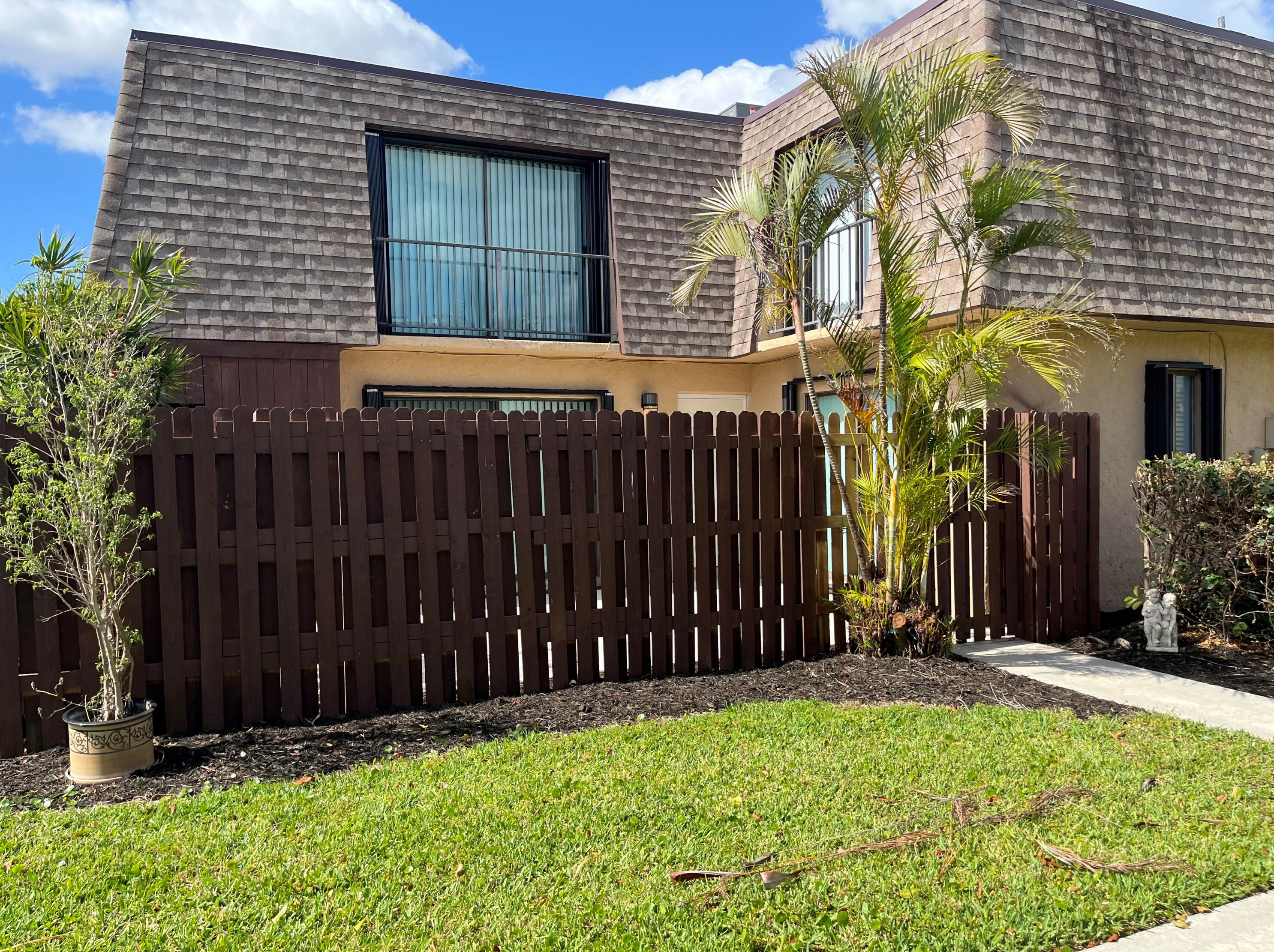 5203 Waterview Cir, Lake Worth, FL 33461-6494
