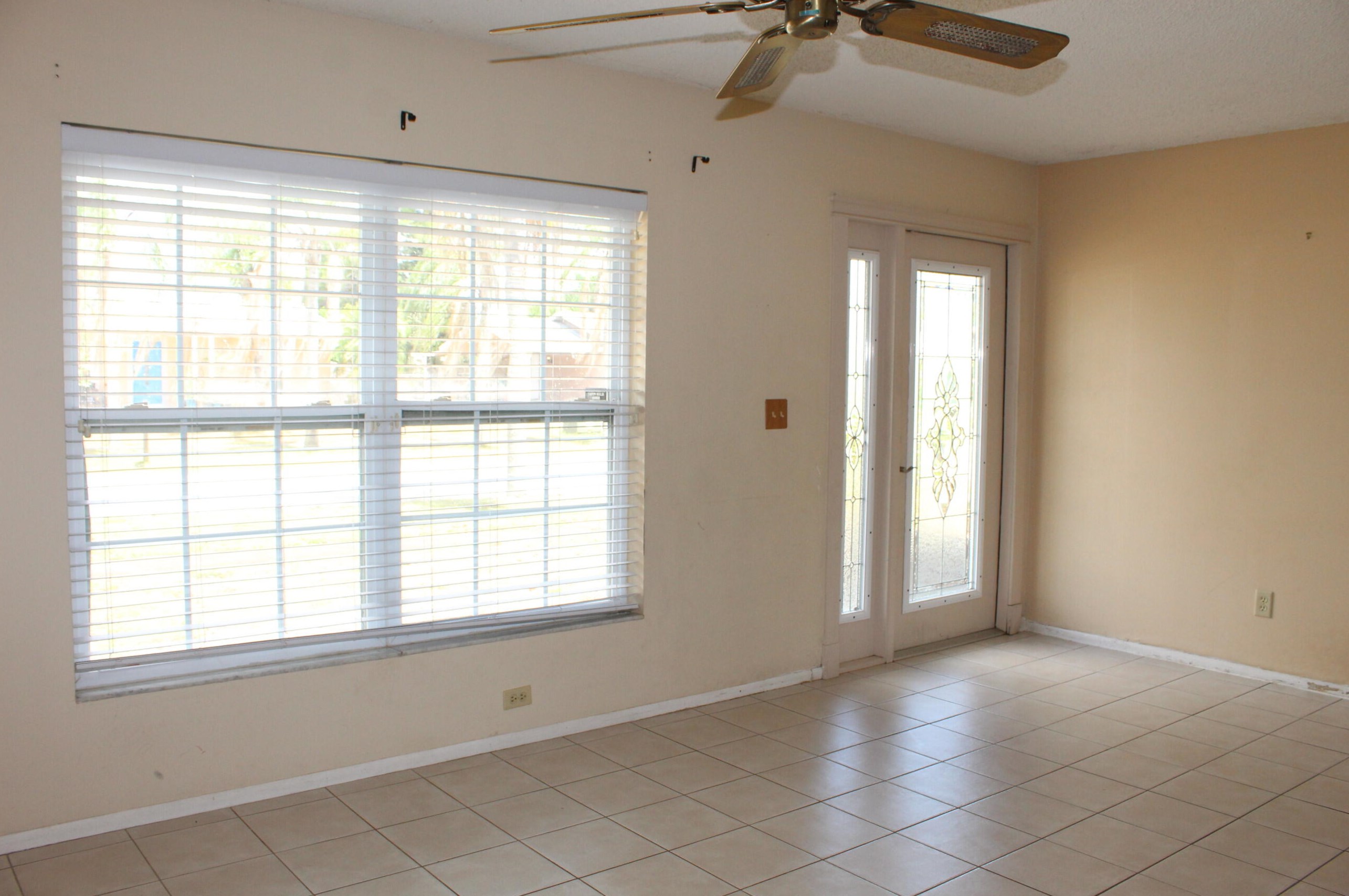 402 Armory Cir, Fort Pierce, FL 34983-1778