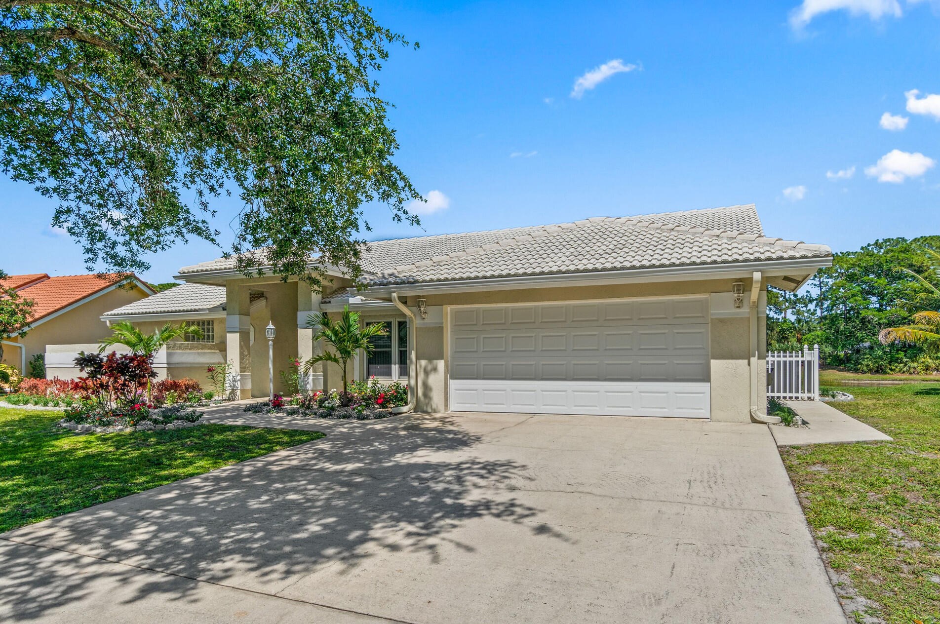 18330 Lake Bend Dr, Jupiter, FL 33458-3810