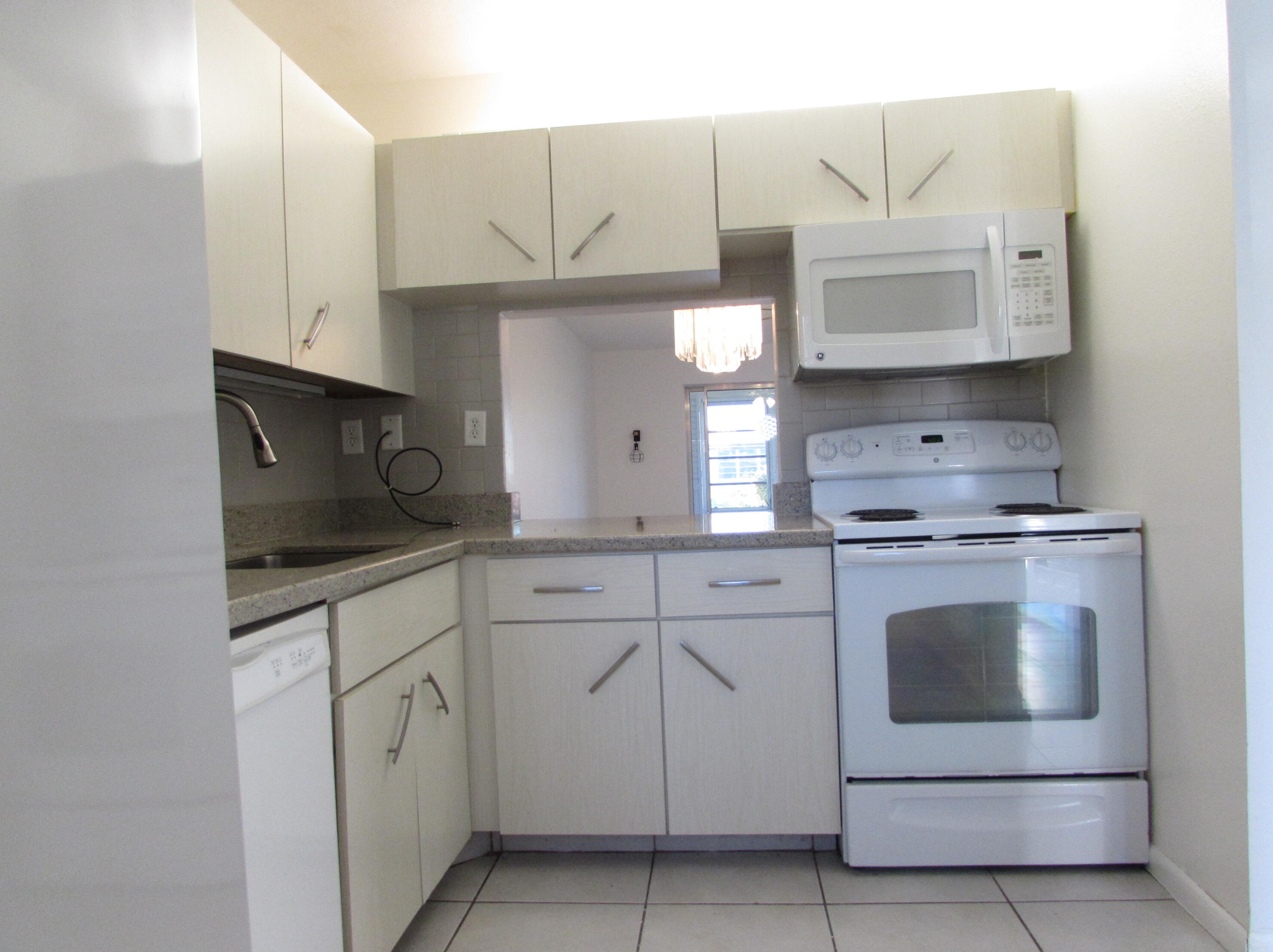 105 Lake Susan Dr, West Palm Beach, FL 33411-9253