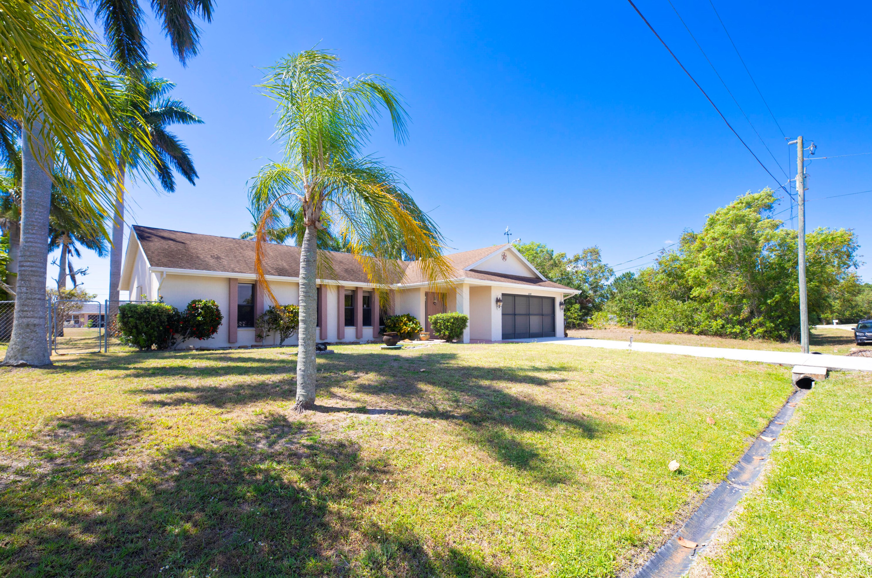 2225 Rock Springs Dr, Fort Pierce, FL 34952-7072