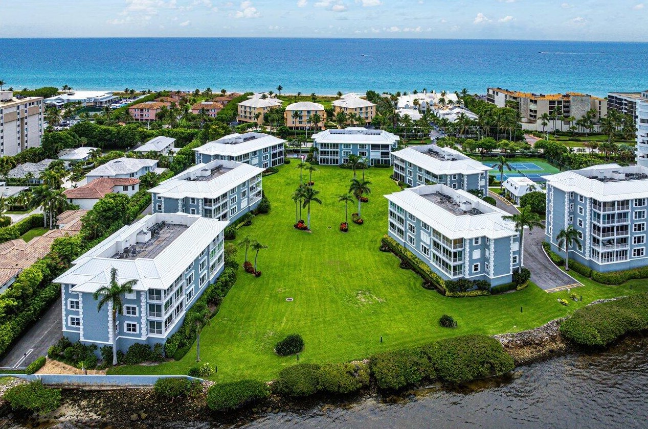 2150 Ocean Blvd, Delray Beach FL  33483-6450 exterior