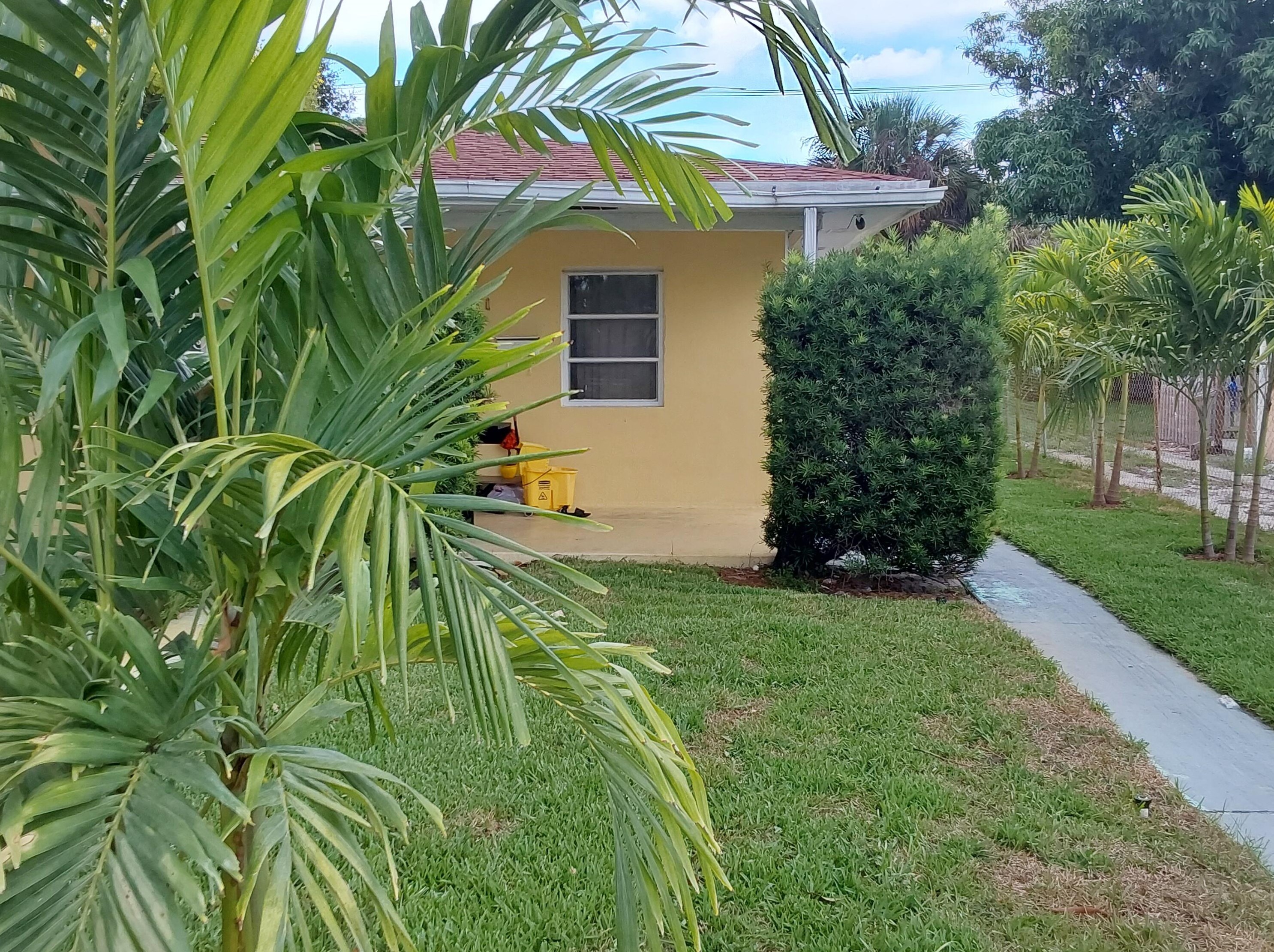 1020 K St, Lake Worth, FL 33460-2234