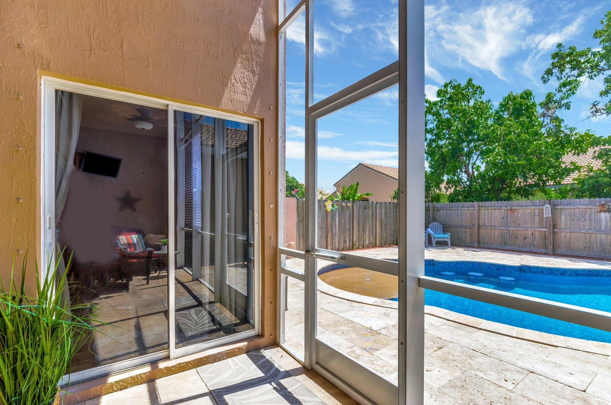 9293 Cove Point Cir, Boynton Beach FL  33472-2765 exterior