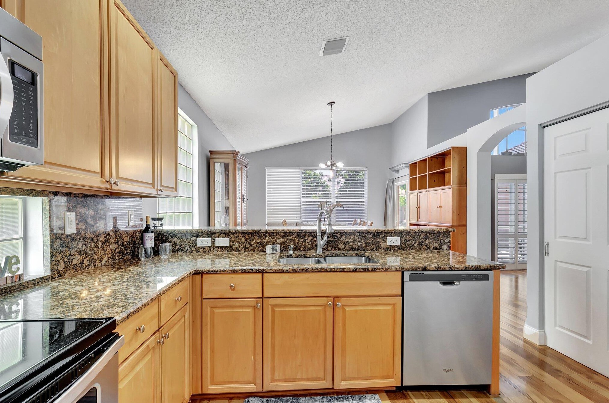 9293 Cove Point Cir, Boynton Beach FL  33472-2765 exterior