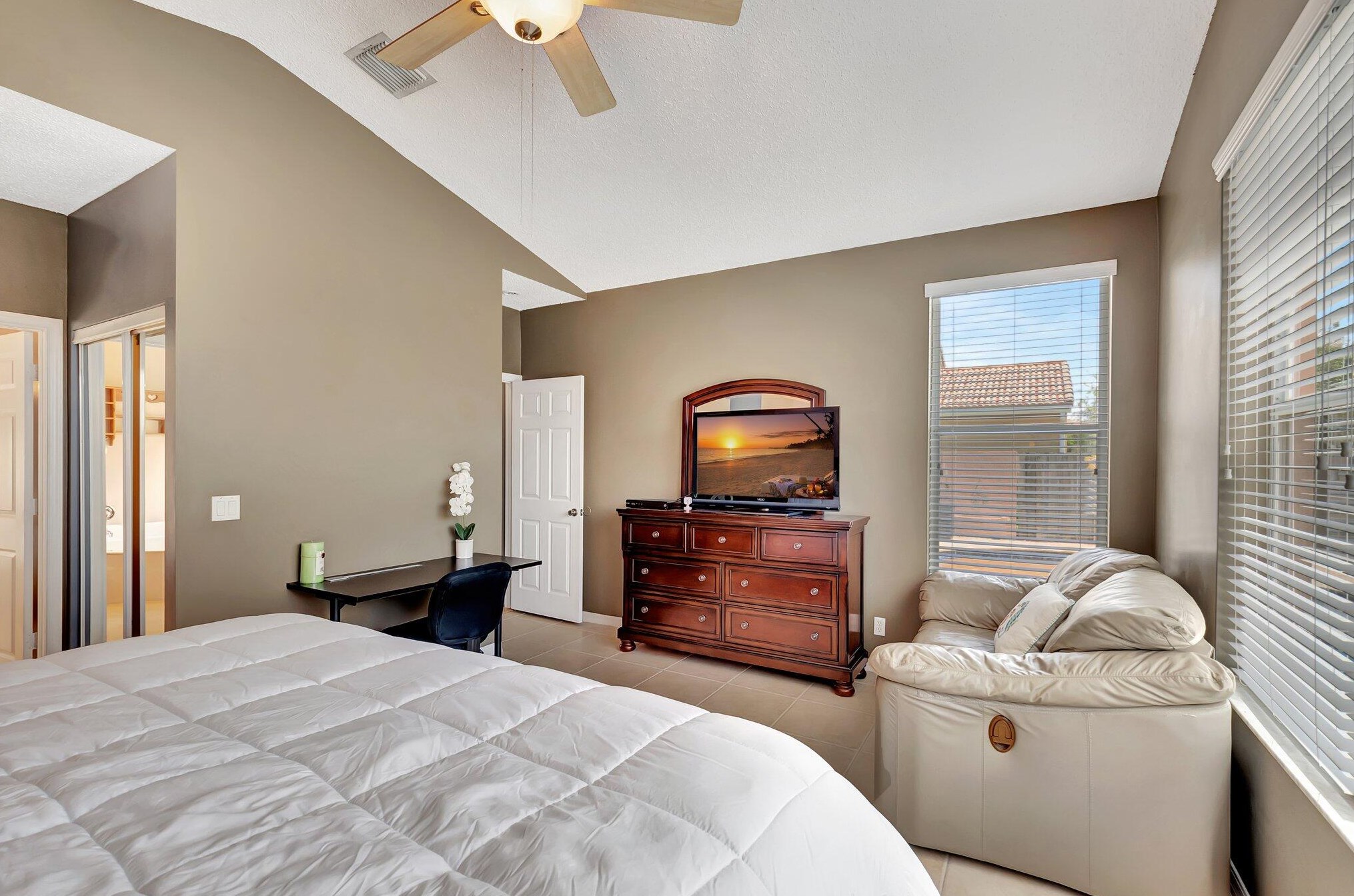 9293 Cove Point Cir, Boynton Beach FL  33472-2765 exterior