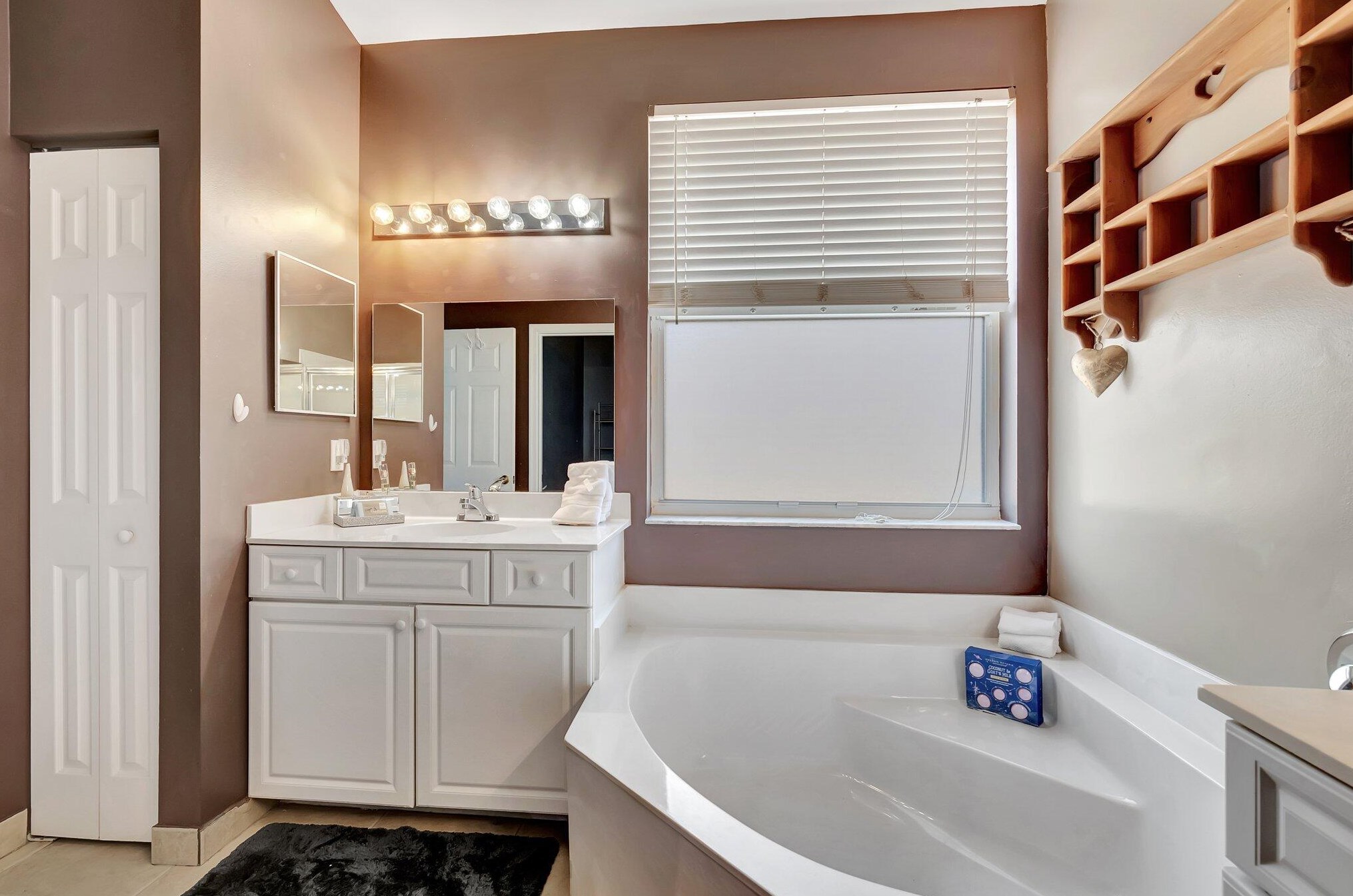 9293 Cove Point Cir, Boynton Beach FL  33472-2765 exterior