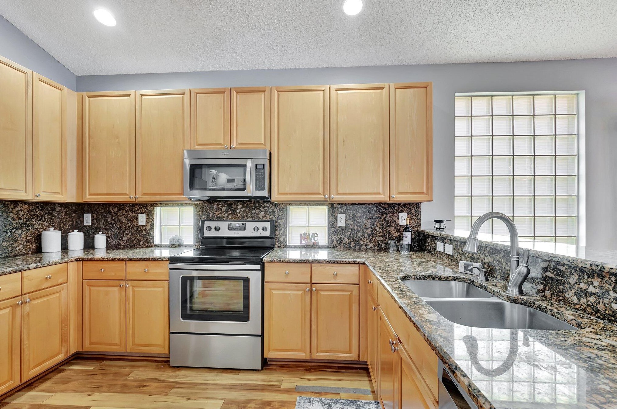 9293 Cove Point Cir, Boynton Beach FL  33472-2765 exterior