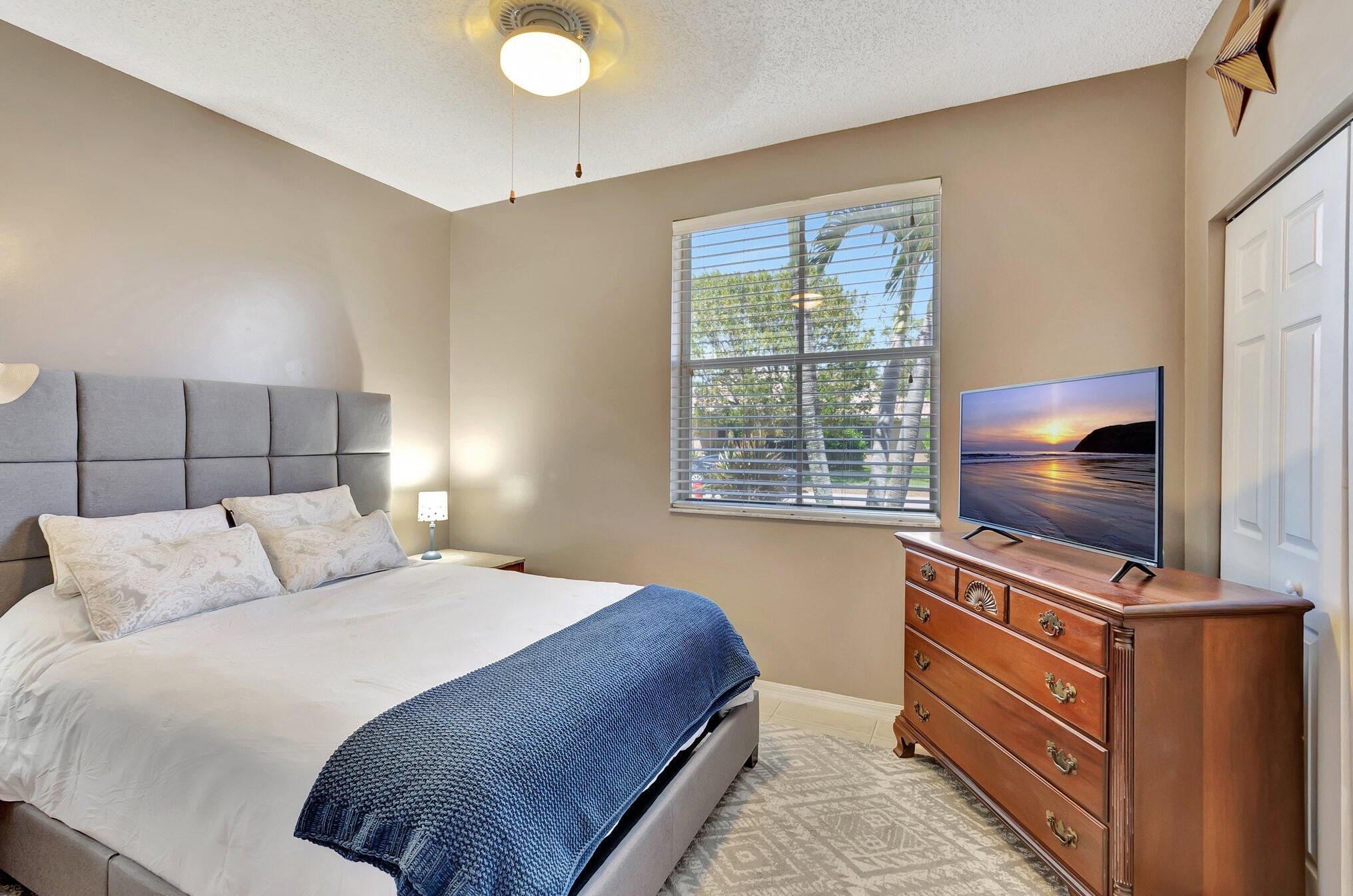 9293 Cove Point Cir, Boynton Beach FL  33472-2765 exterior