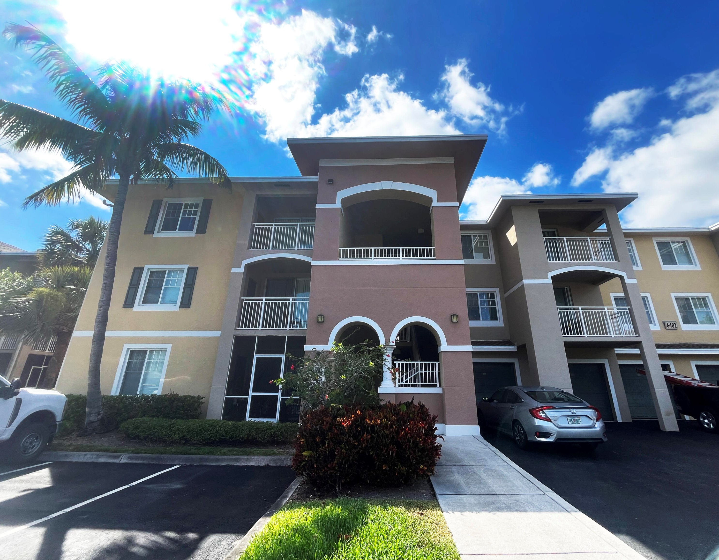 6482 Emerald Dunes Dr #302, West Palm Beach, FL 33411