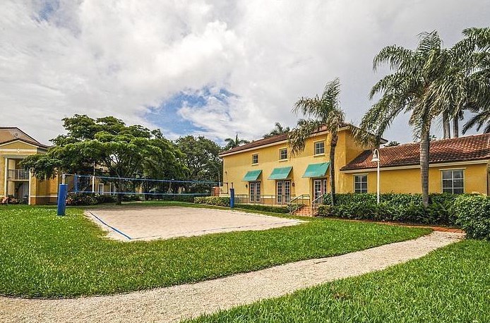 107 Yacht Club Way, Lake Worth FL  15110-6011 exterior