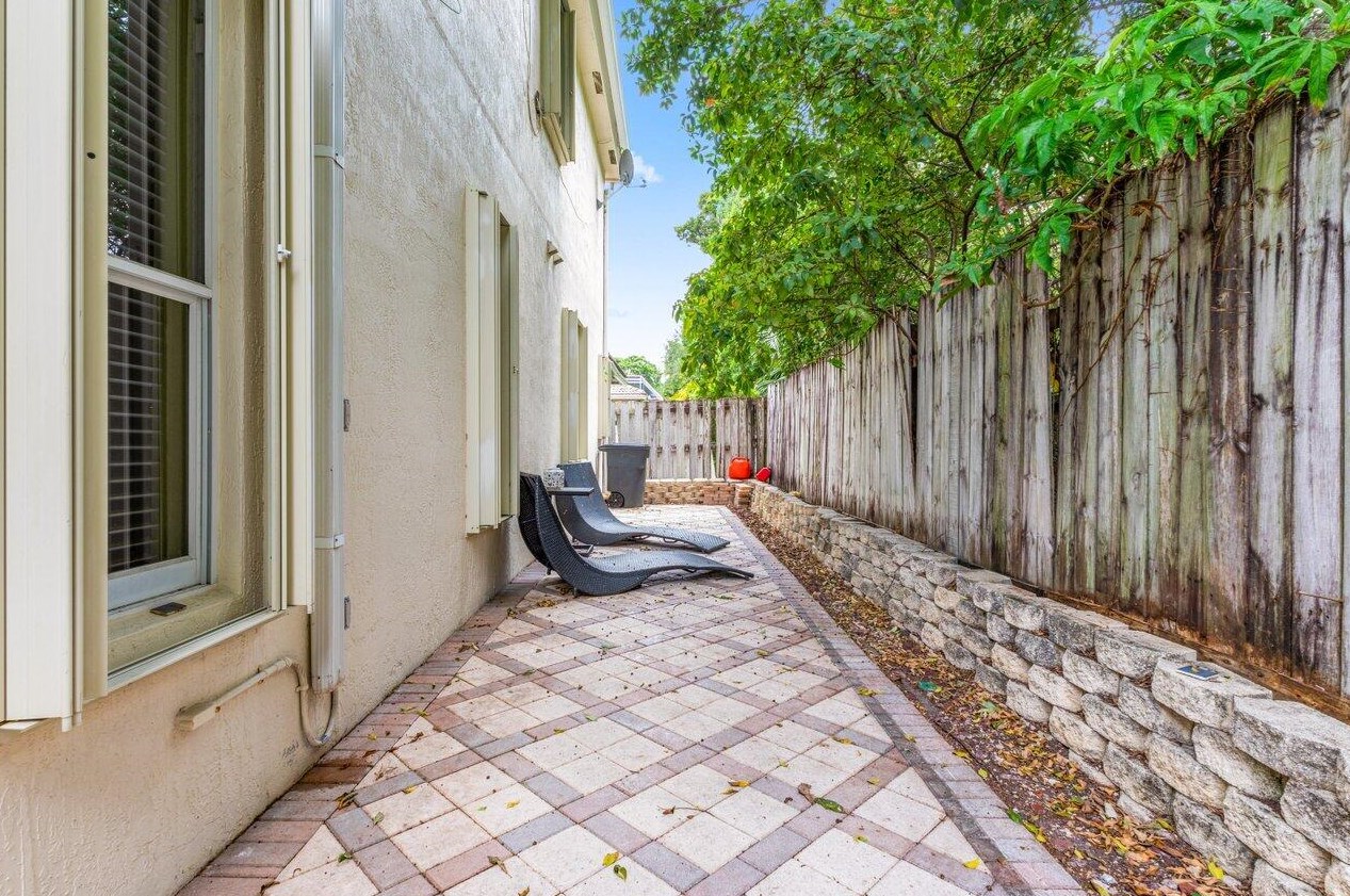 9680 Vineyard Ct, Boca Raton FL 33428-4346 exterior