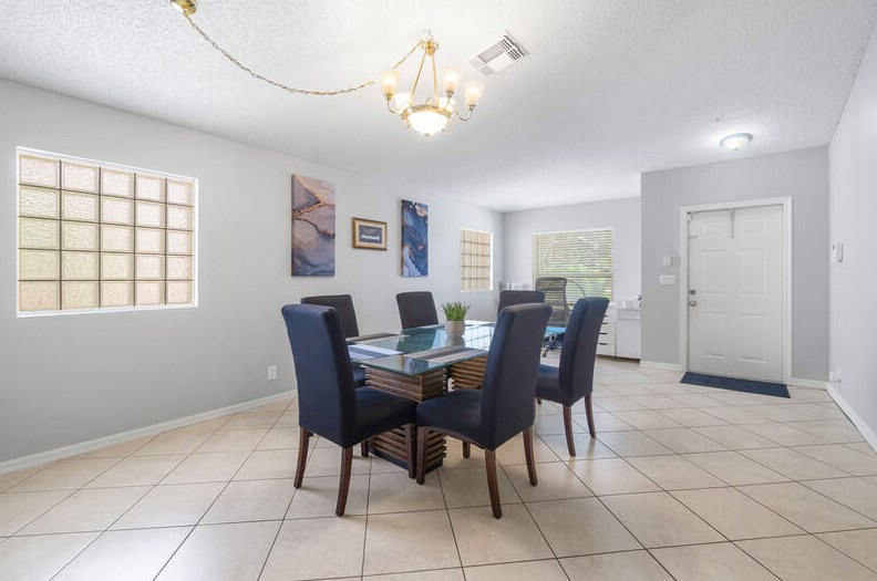 6348 Willoughby Cir, Lake Worth, FL 33463-9307