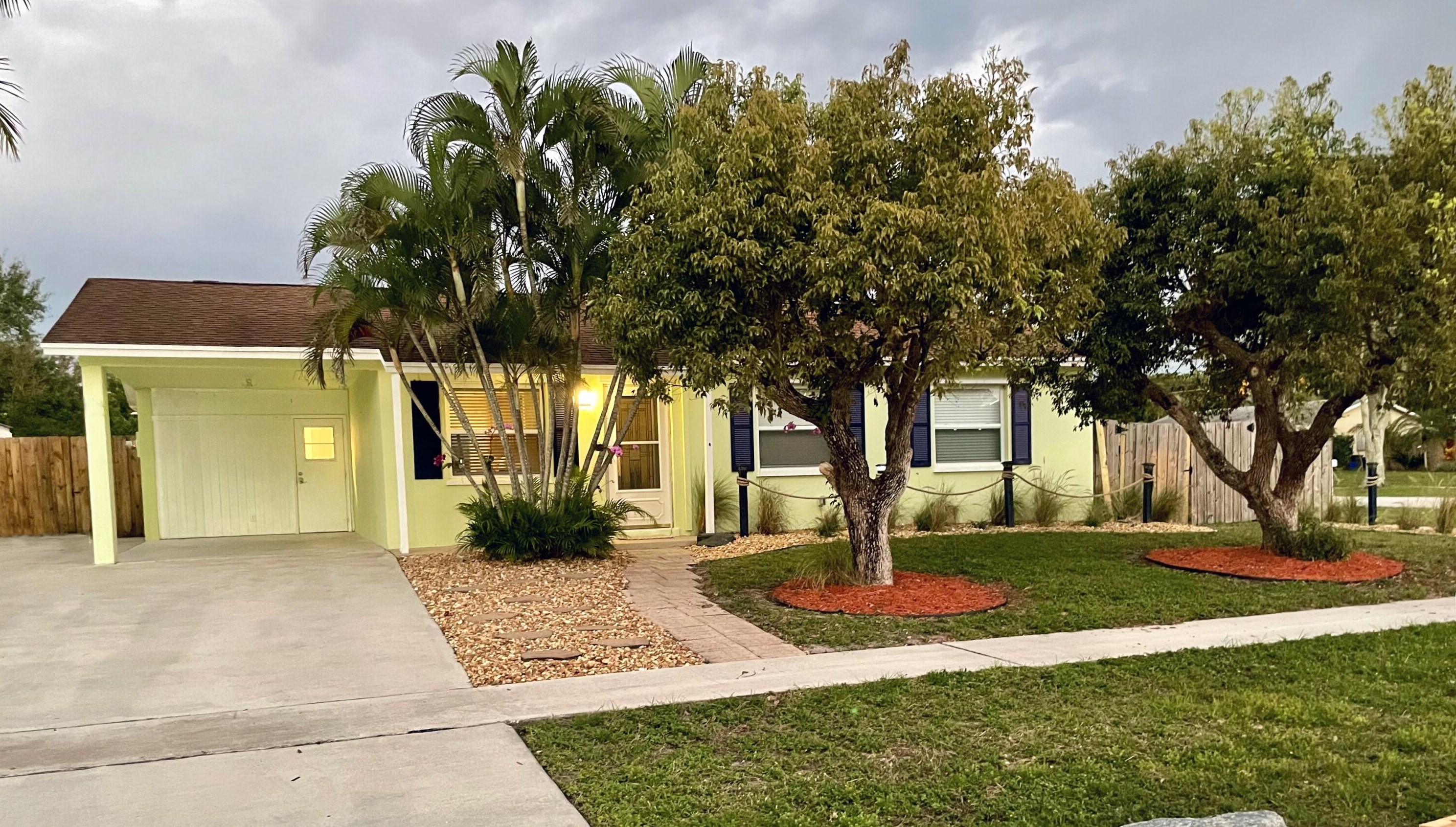 713 Suwanee Ave, Jupiter, FL 33458-5686