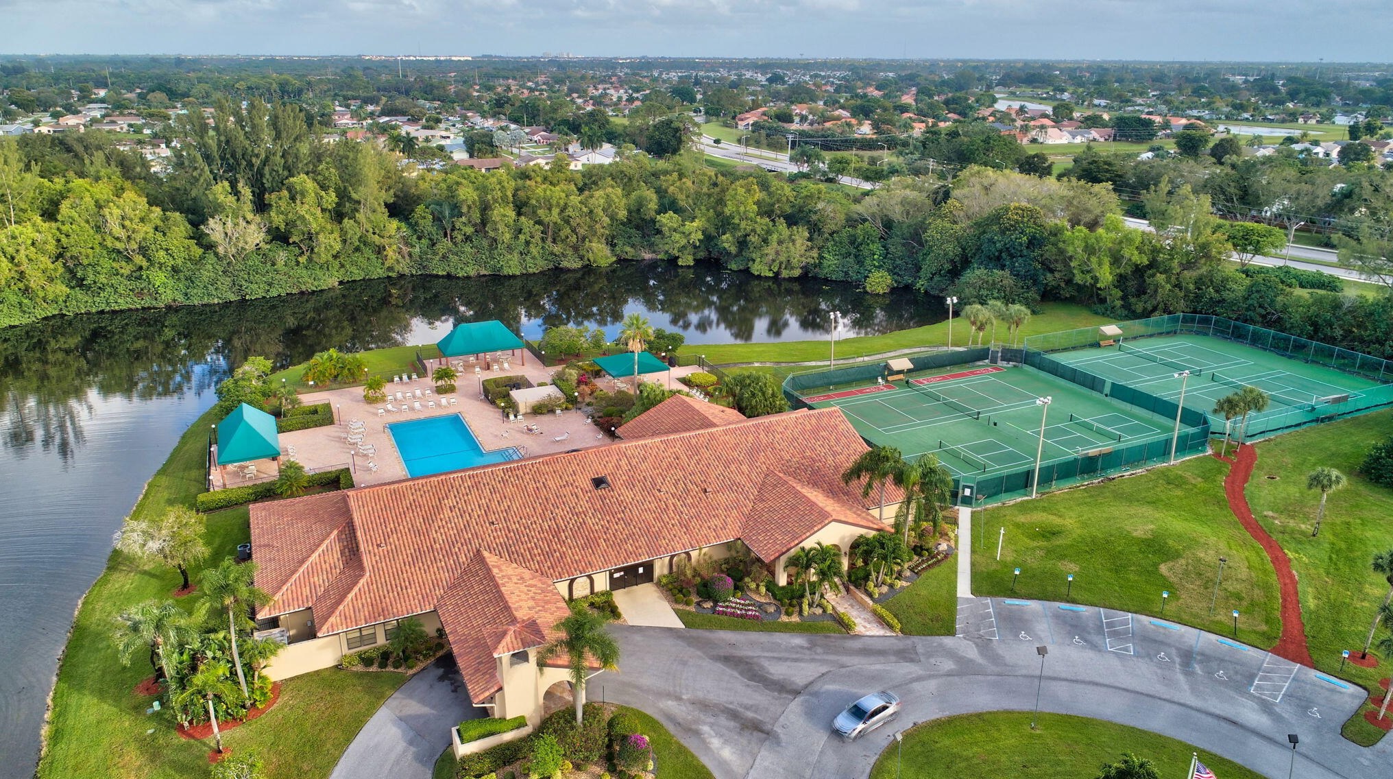 5935 Parkwalk Dr, Boynton Beach FL  33472-2325 exterior
