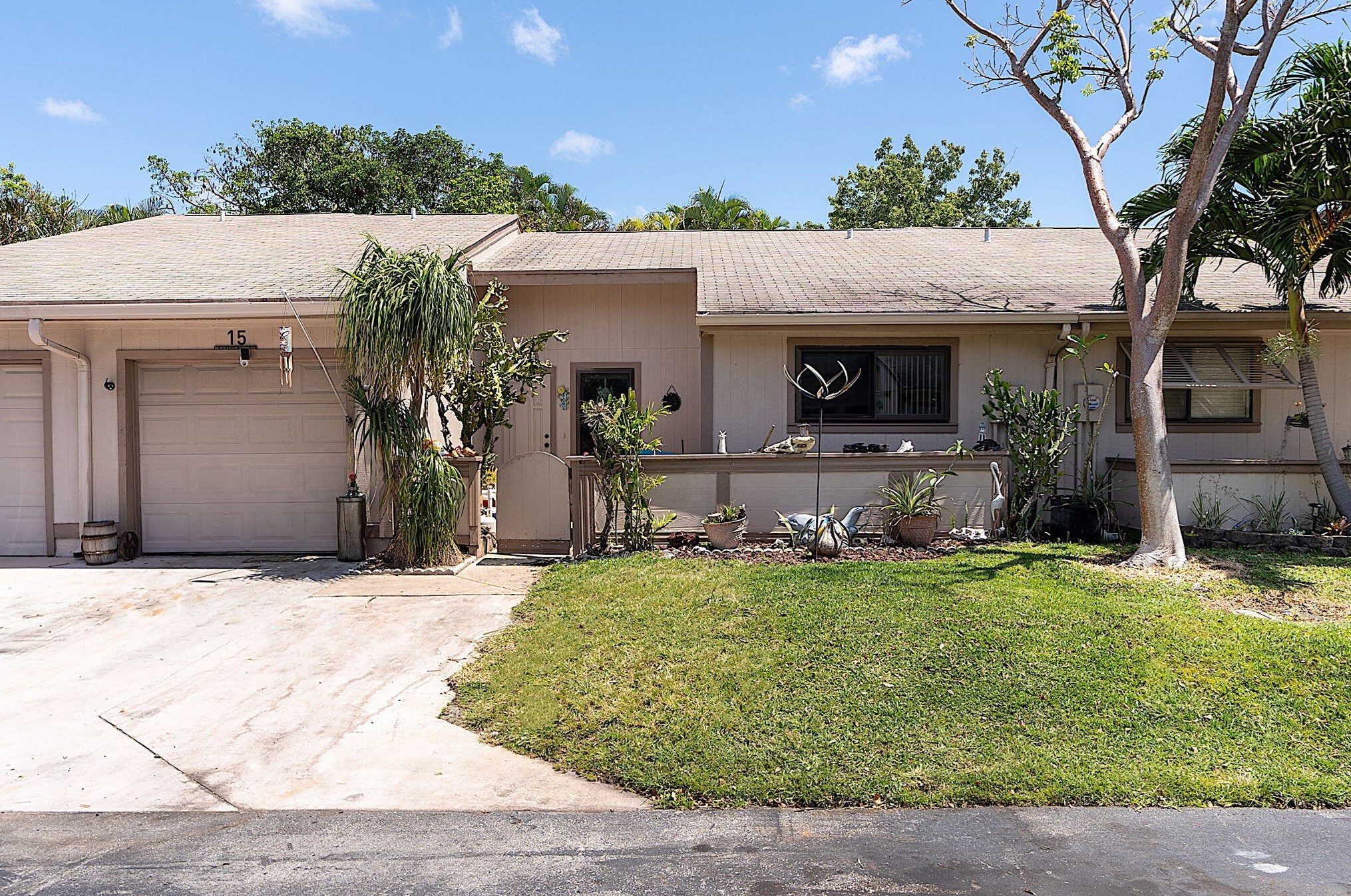 15 Flint Way, Boynton Beach, FL 33426