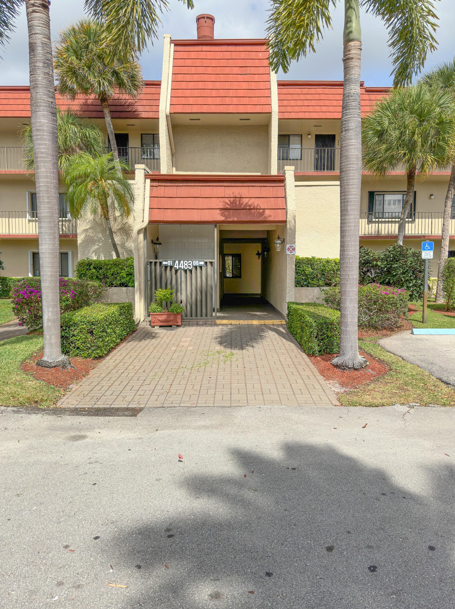 4483 Luxemburg Ct #201, Lake Worth, FL 33467