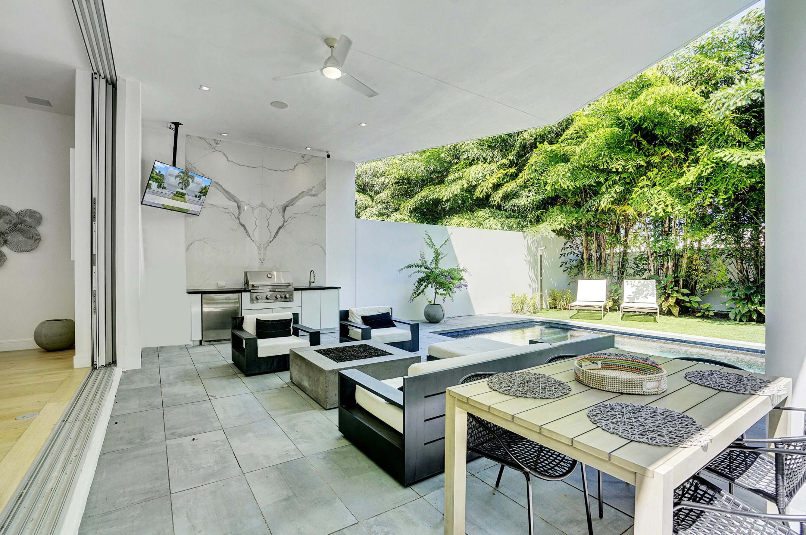 233 7 Ave, Delray Beach FL 33483-5518 exterior