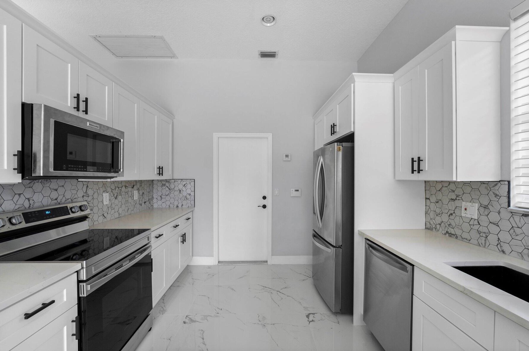 8226 Quail Mdw Way, West Palm Beach FL  33412-1516 exterior