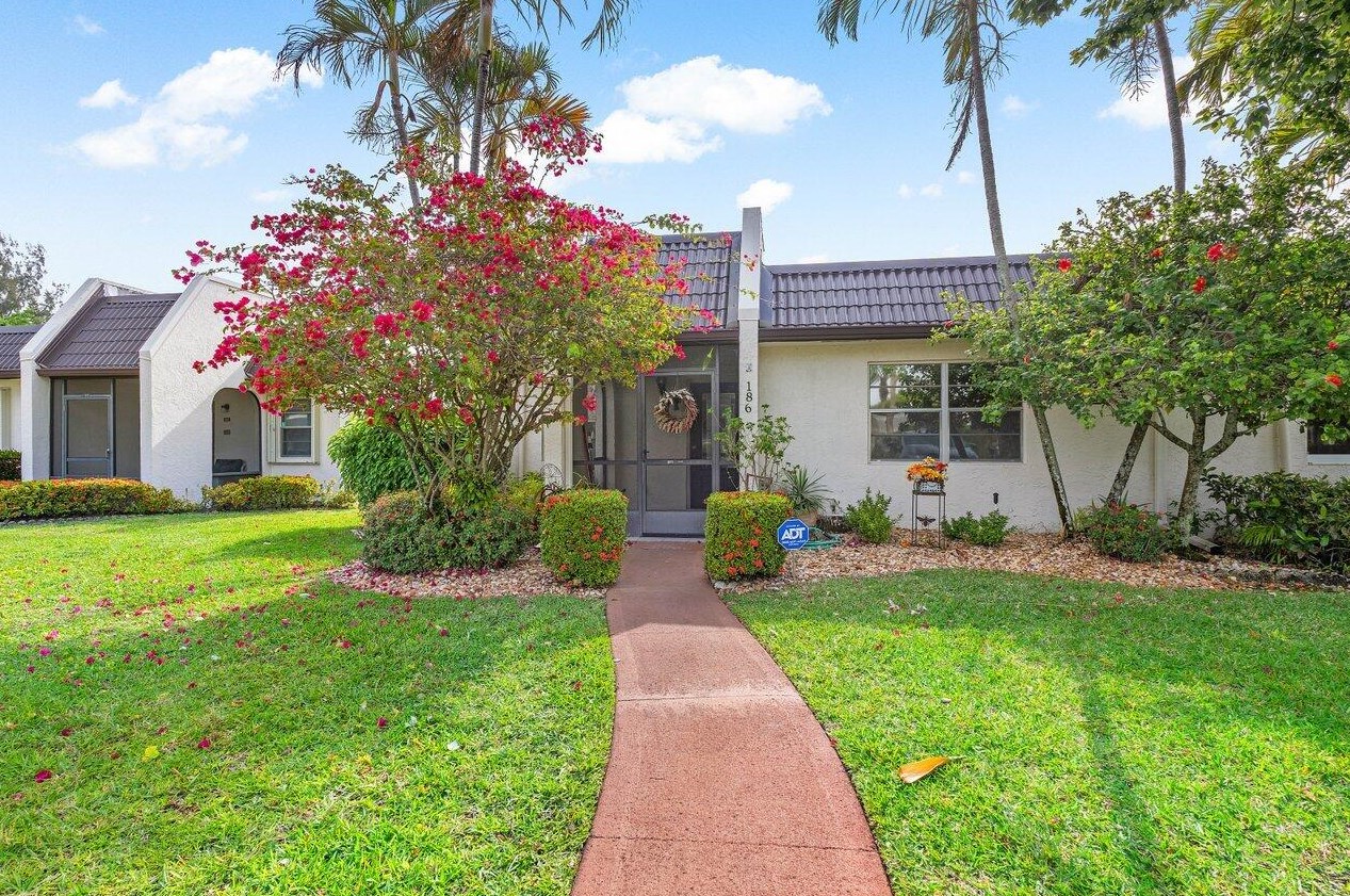 186 Lake Susan Ln, West Palm Beach, FL 33411-9227