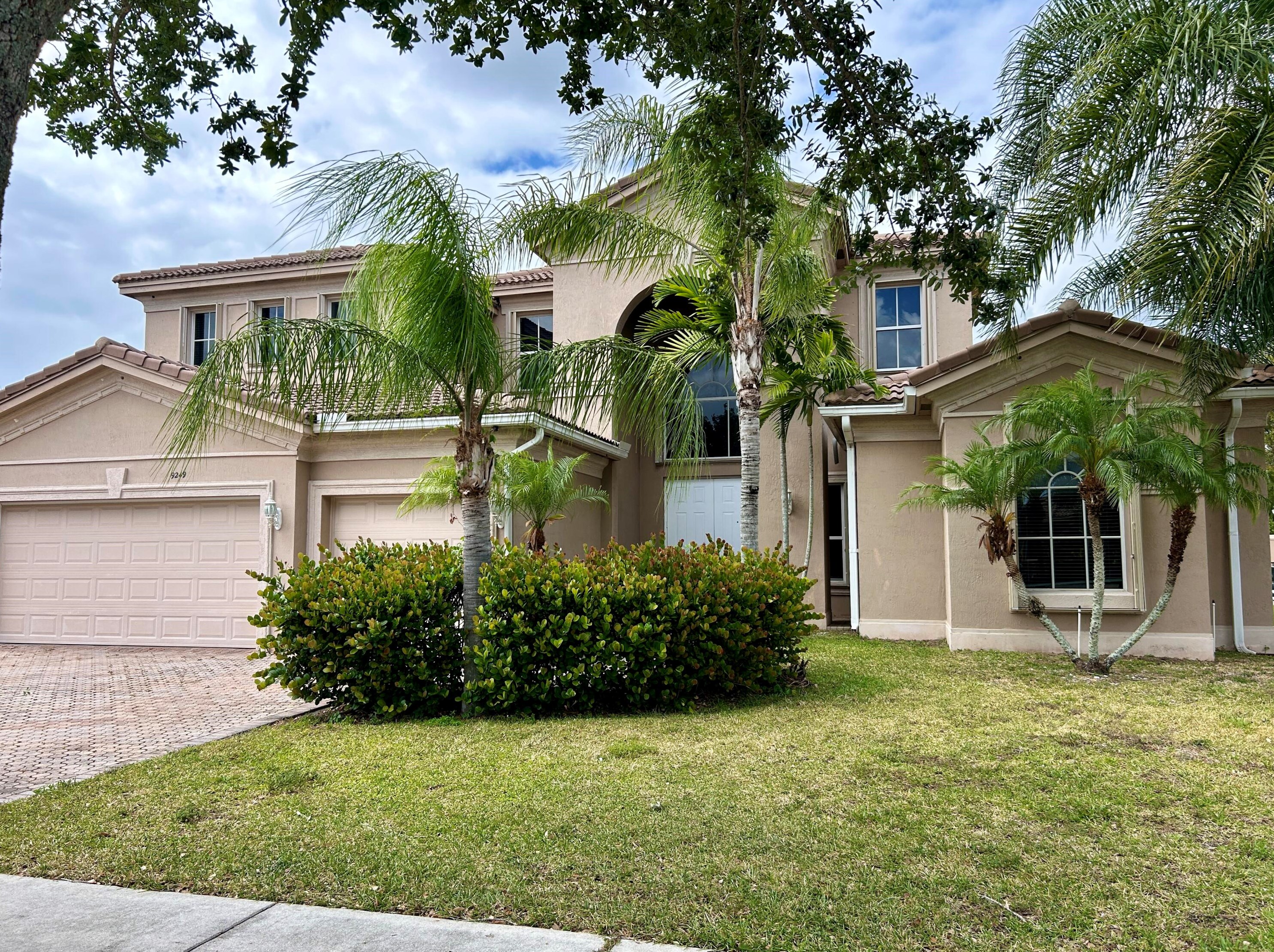 9249 Pineville Dr, Lake Worth, FL 33467-6176
