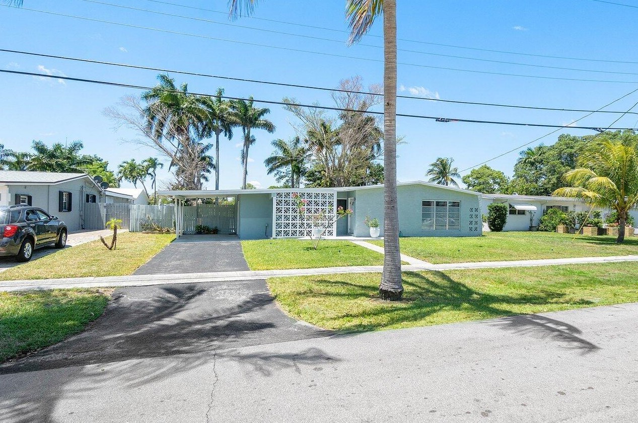 233 Poe Dr, Lake Worth, FL 33461-1912