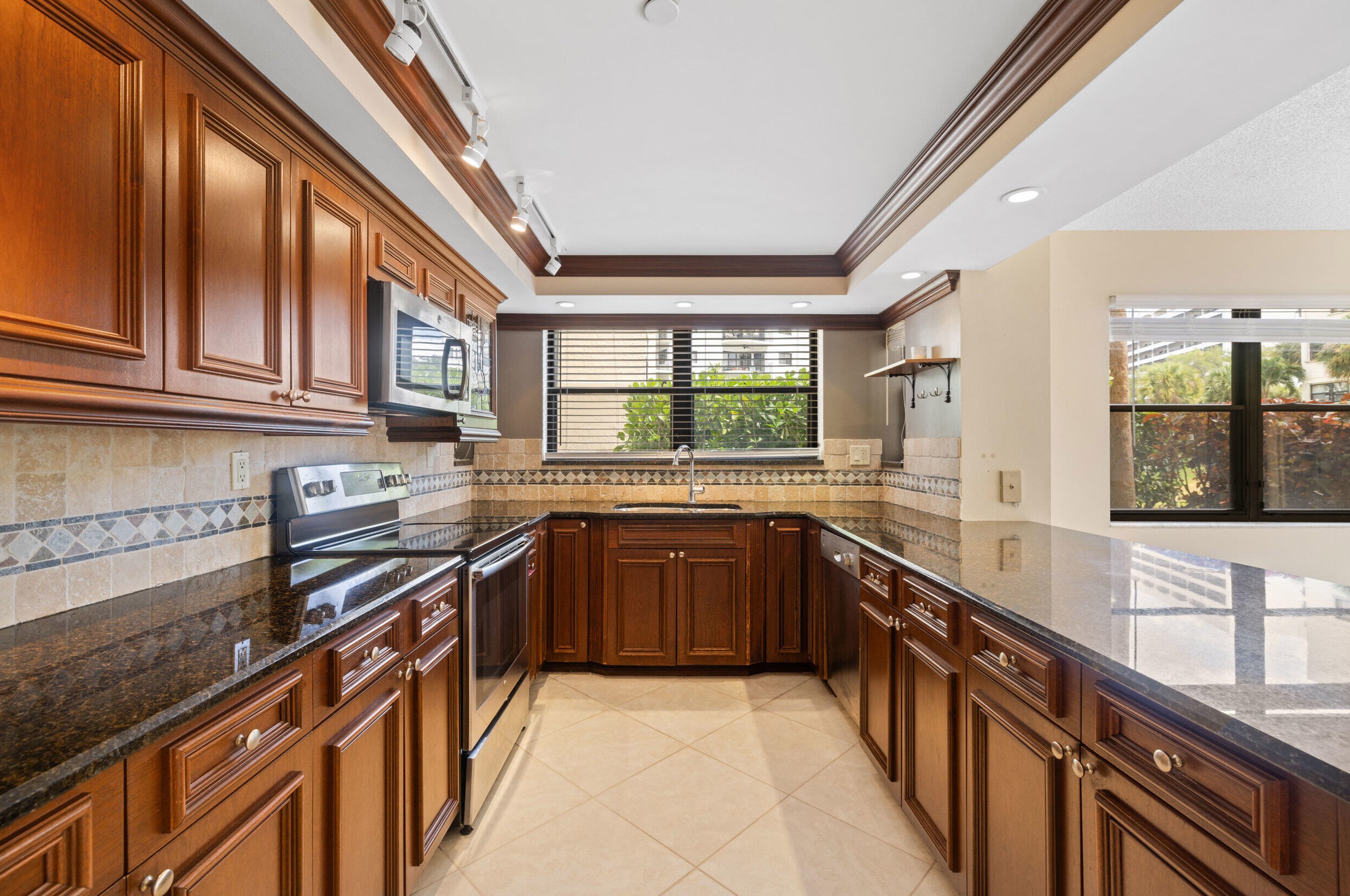 372 Golfview Rd, West Palm Beach, FL 33408-3504