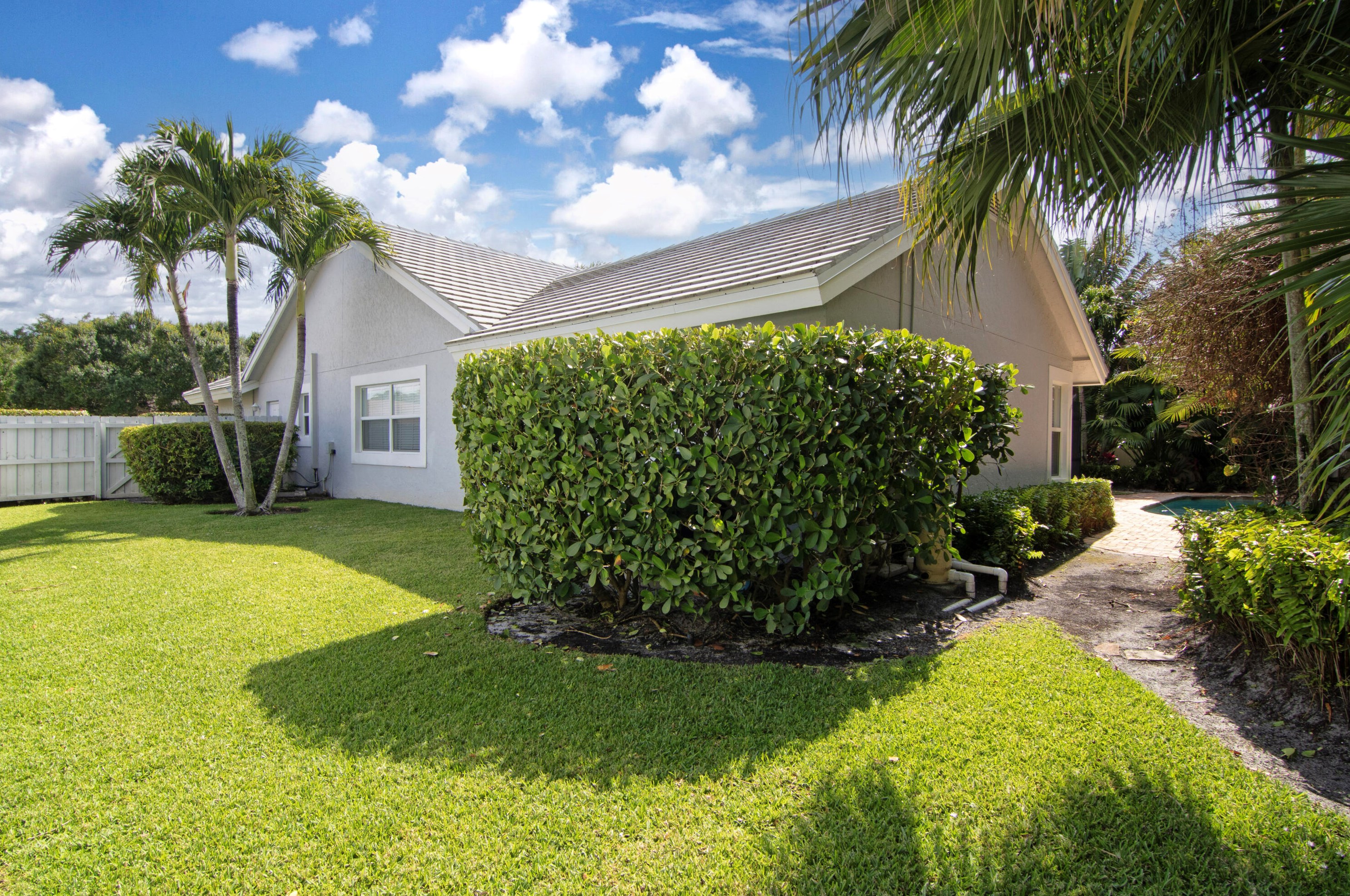 13741 Sheffield St, West Palm Beach FL  33414-7643 exterior