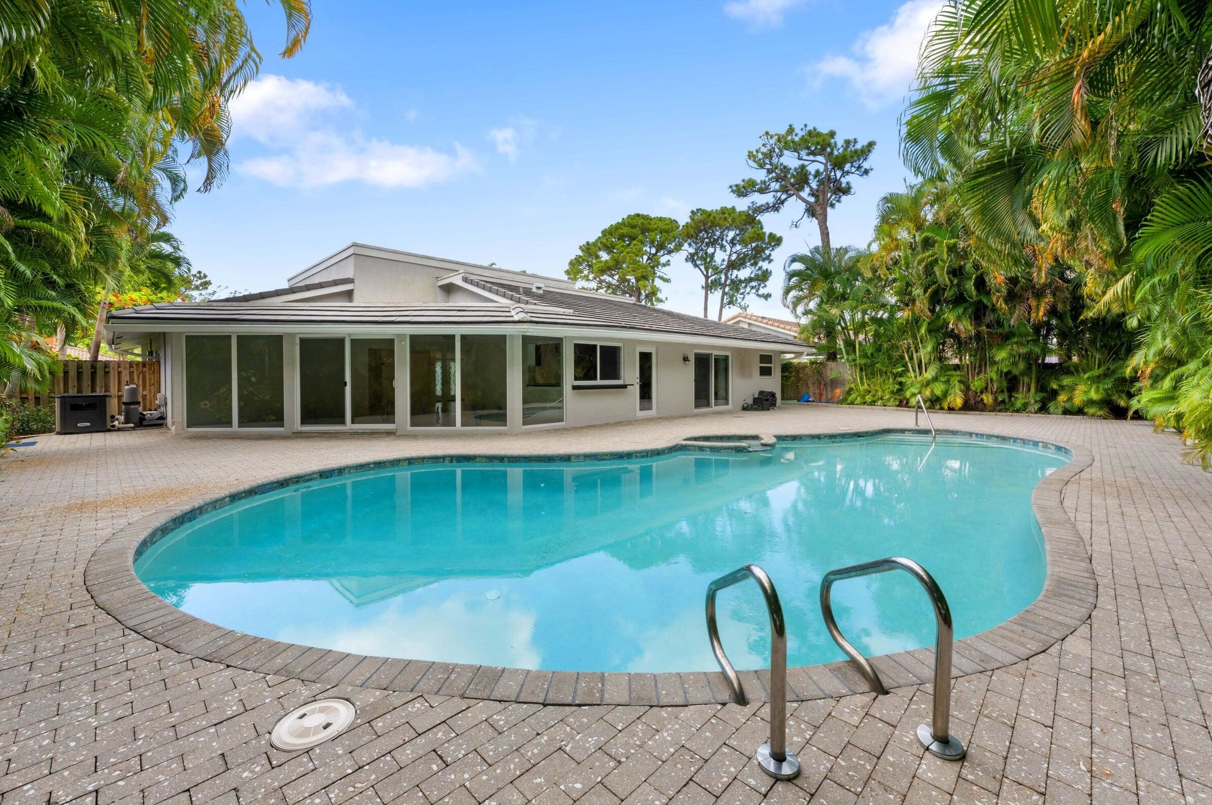 824 Foxpointe Cir, Delray Beach, FL 33445
