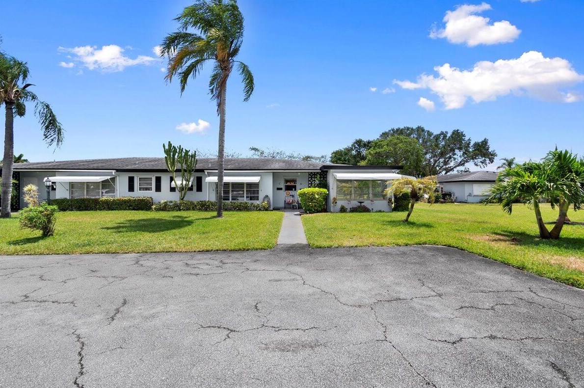 560 High Point Dr, Delray Beach, FL 33445-3375