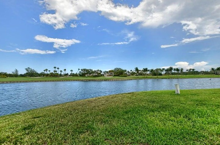21 Eastgate Dr, Boynton Beach FL  33436-6802 exterior
