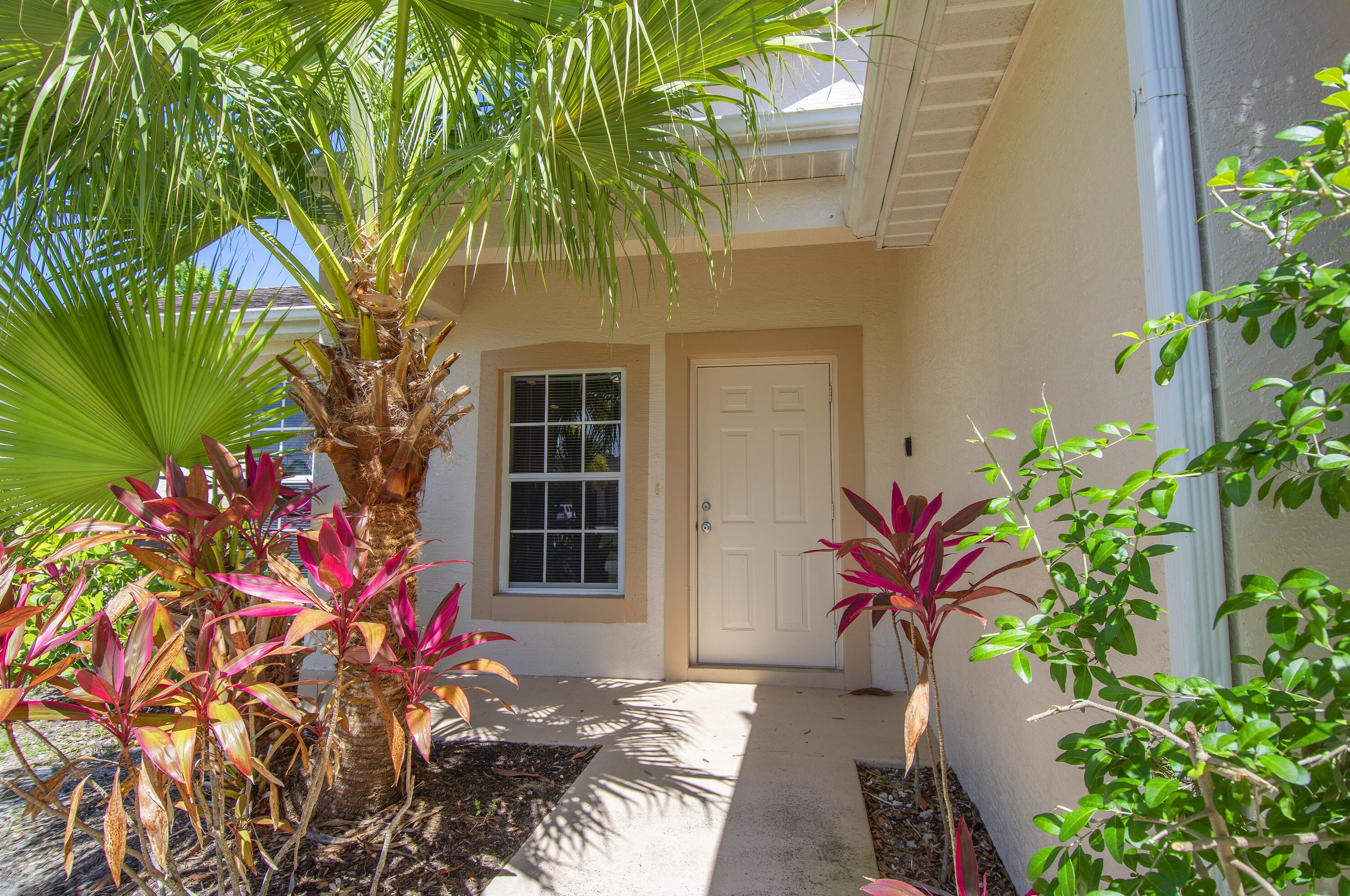 2373 Marius St, Fort Pierce, FL 34952-7274