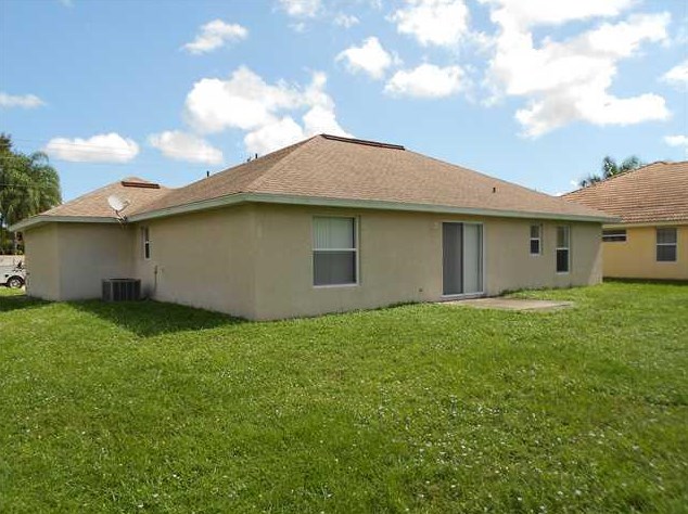 2112 Burlington St, Fort Pierce FL  34984-4352 exterior