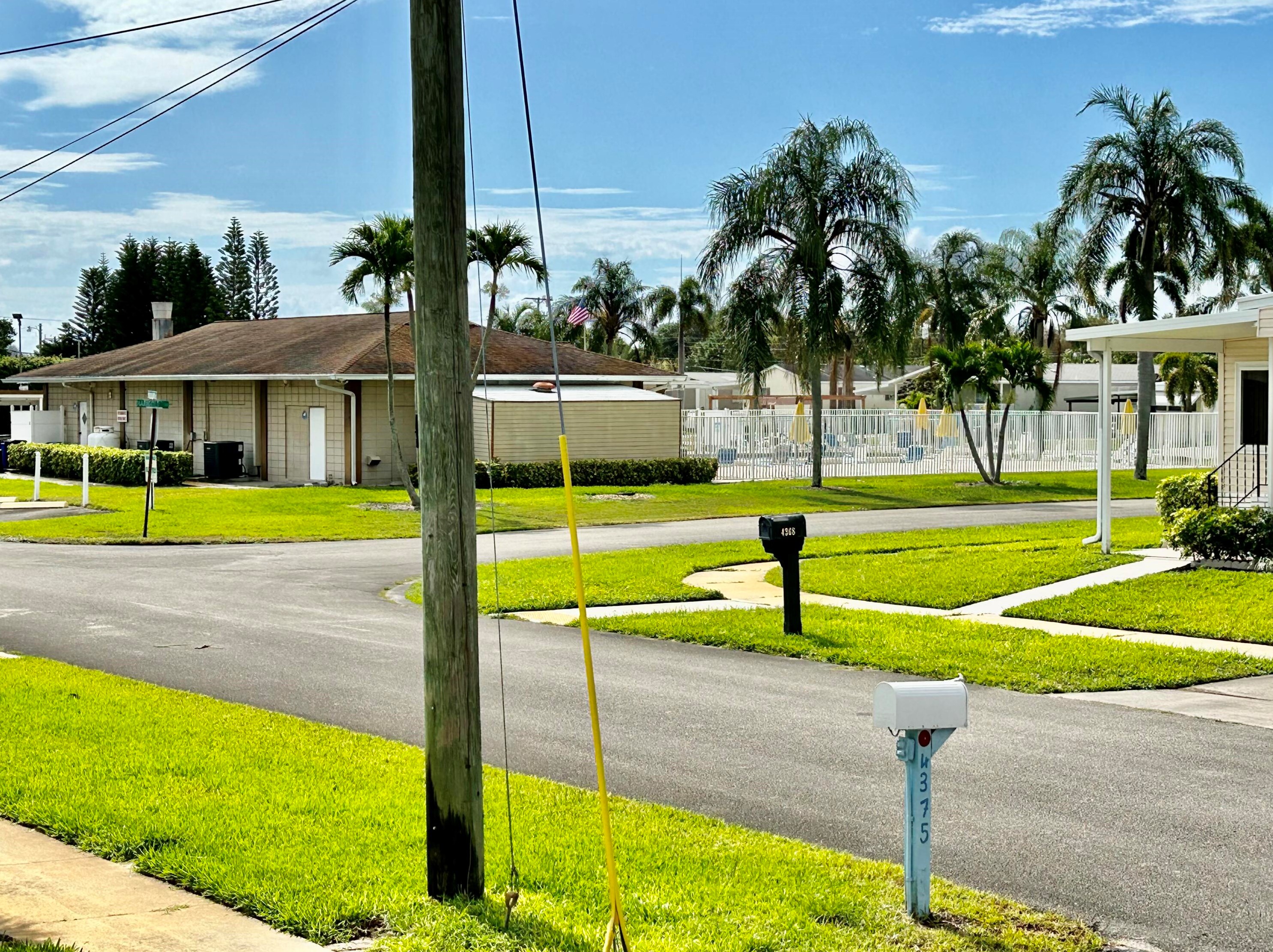 4375 Mockingbird Dr, Boynton Beach FL 33436-2635 exterior