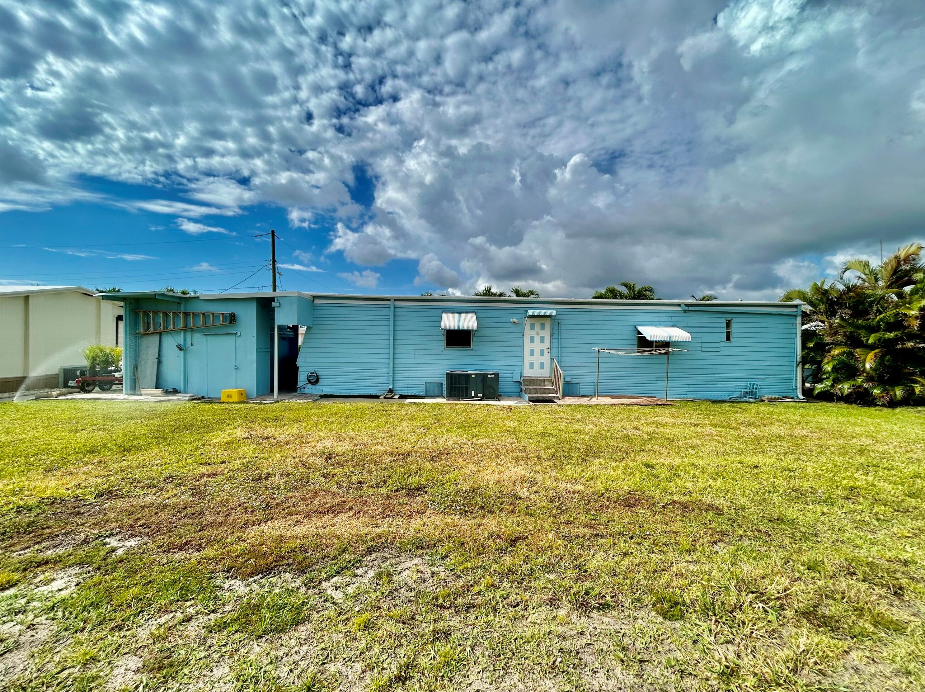 4375 Mockingbird Dr, Boynton Beach FL 33436-2635 exterior