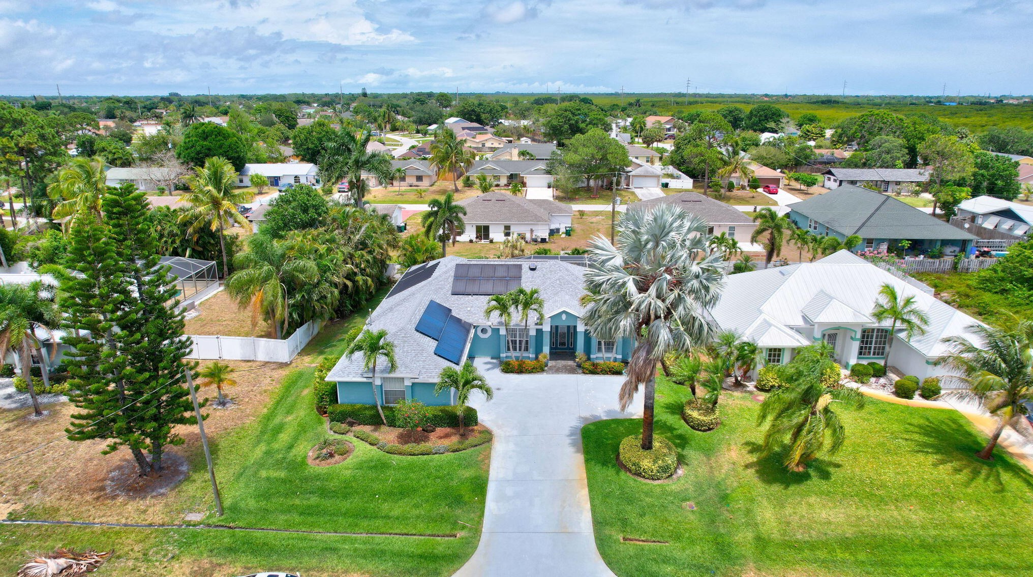 753 Essex Dr, Fort Pierce FL 34984-5216 exterior