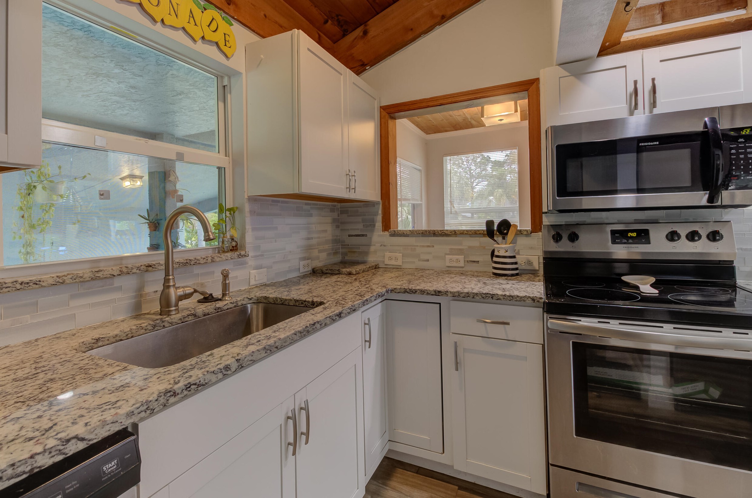 5605 Spruce Dr, Fort Pierce FL  34982-3872 exterior