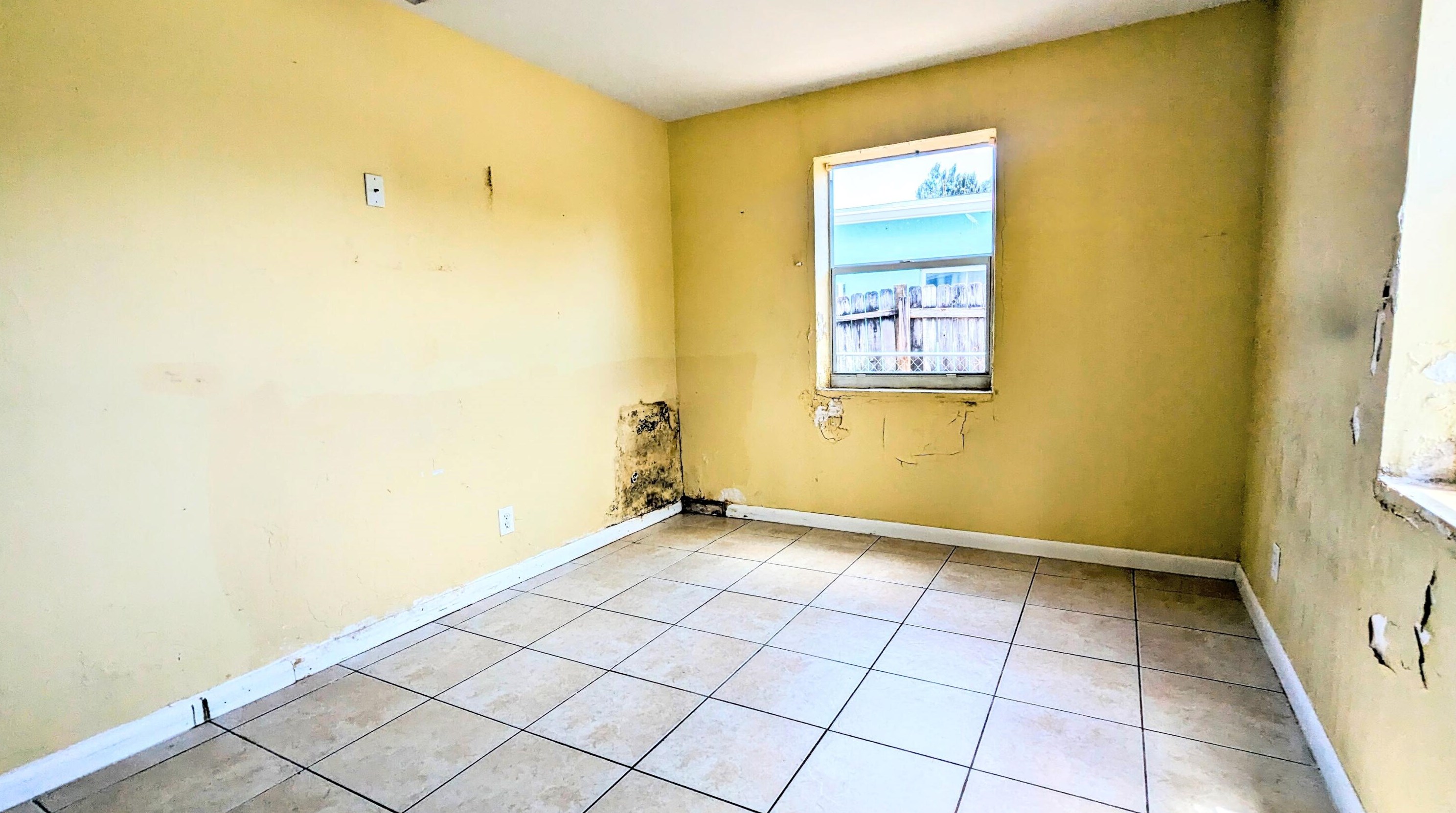 639 Aspen Rd, West Palm Beach FL  33409-6101 exterior