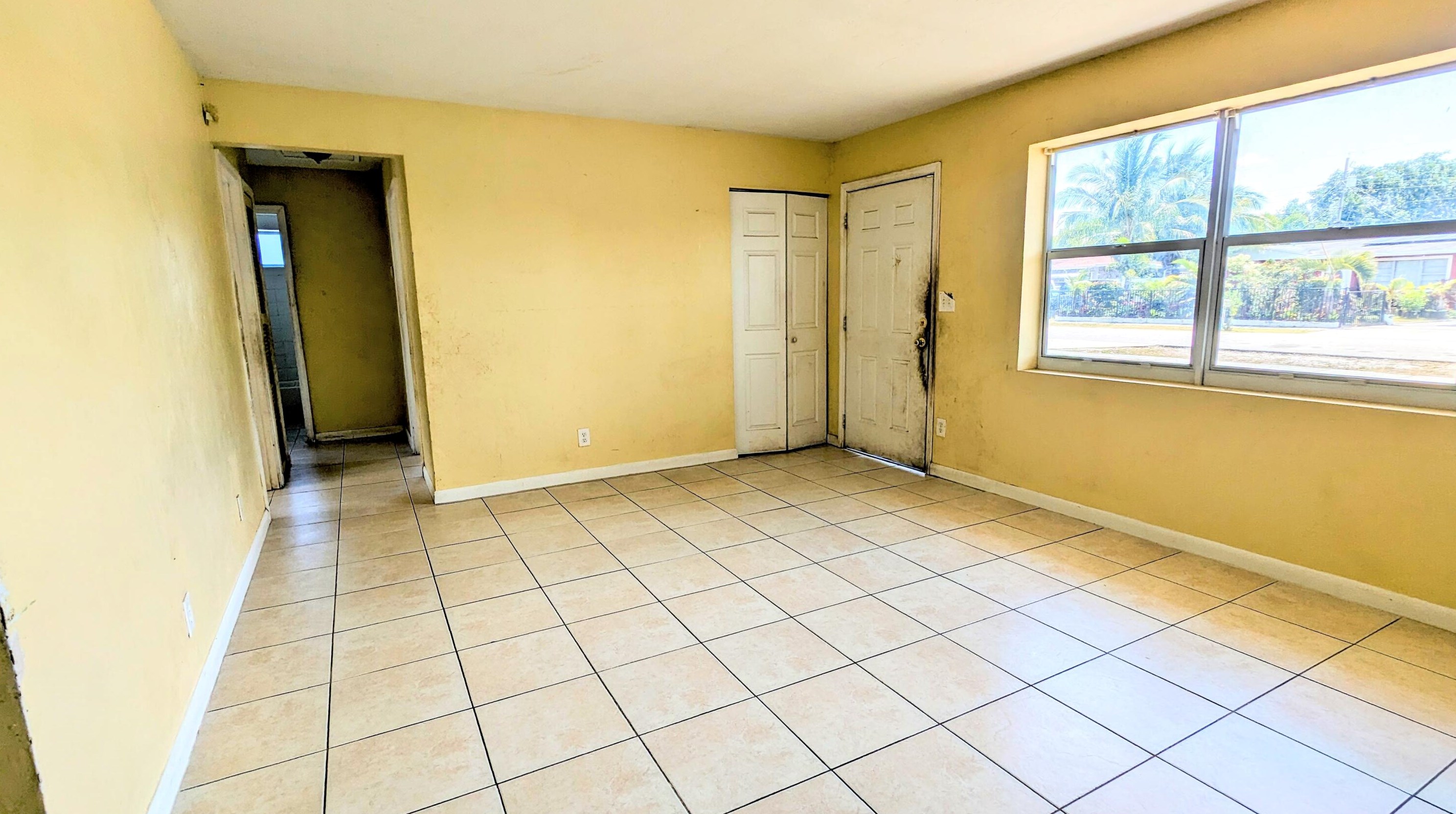 639 Aspen Rd, West Palm Beach FL  33409-6101 exterior