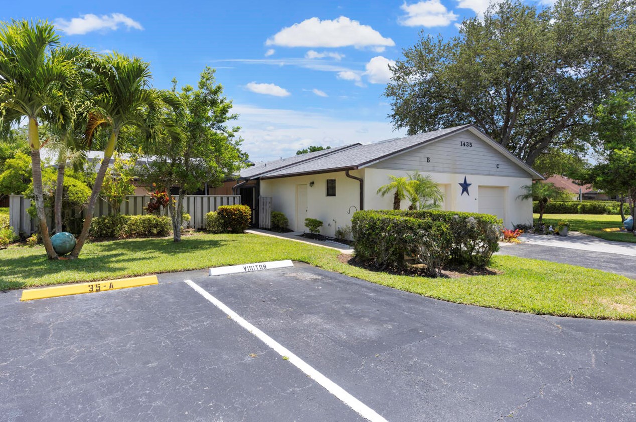 1435 Captains Walk, Fort Pierce, FL 34950-4940